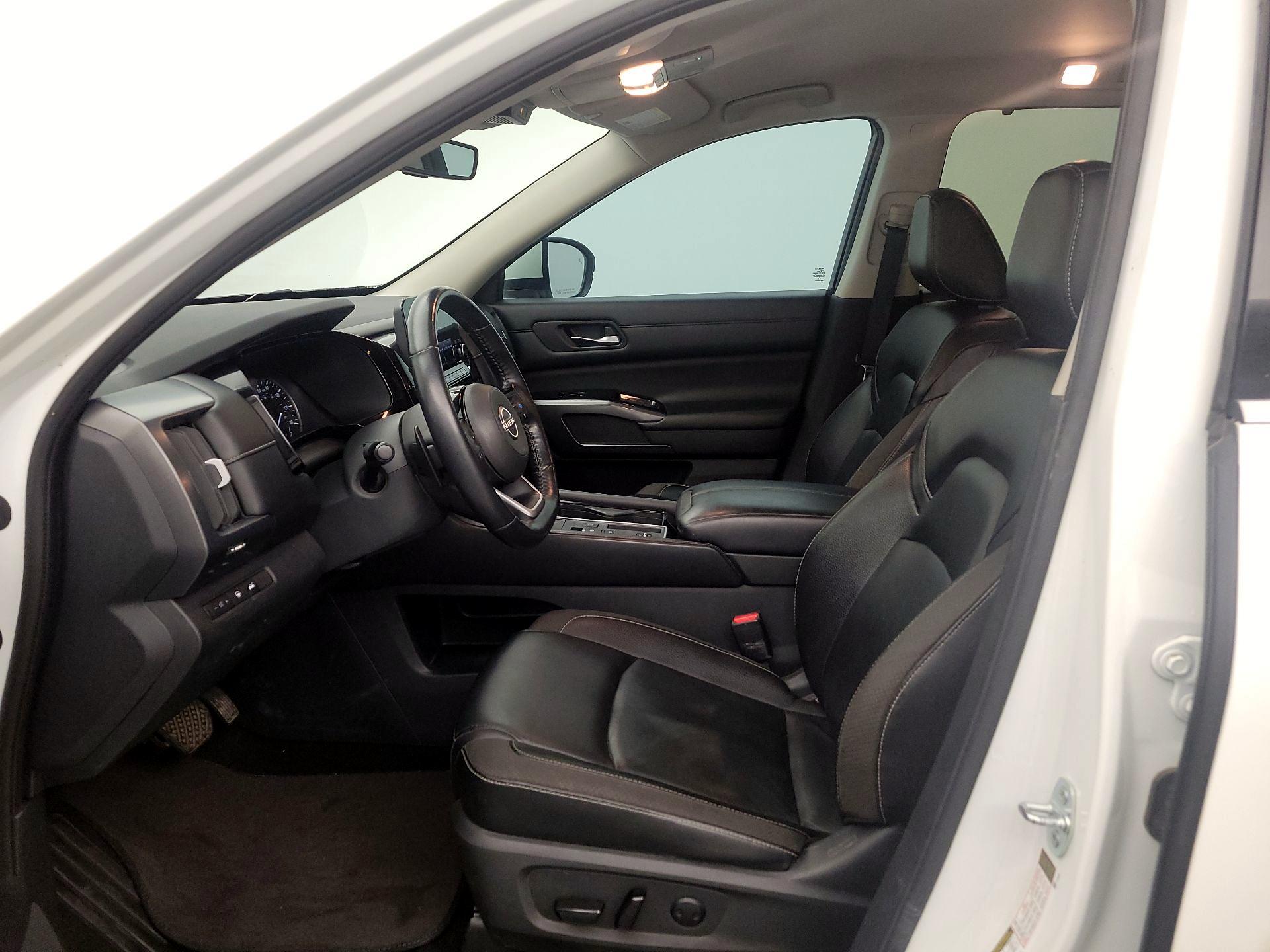 Thumbnail: 2023 Nissan Pathfinder - 11