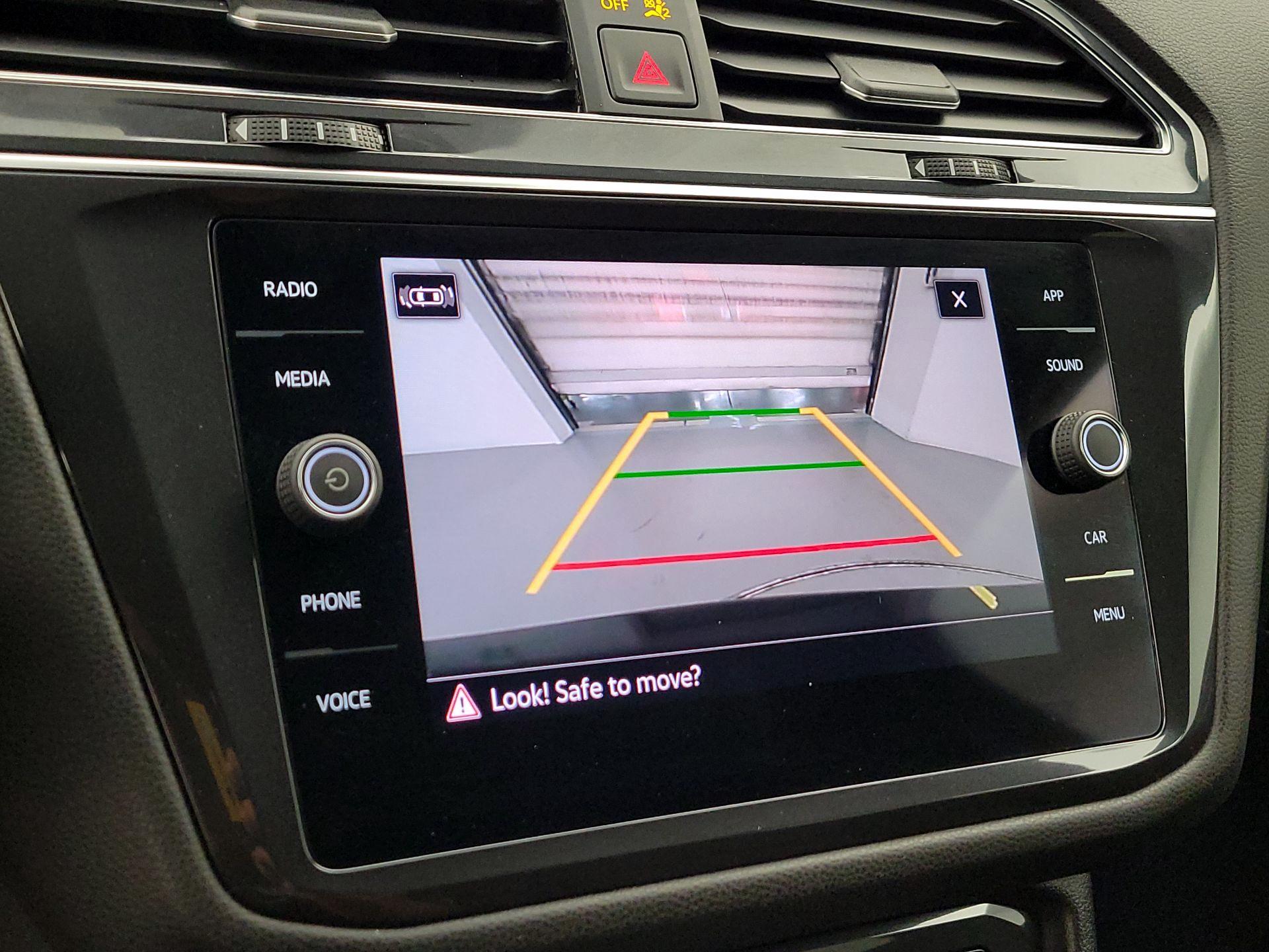 Thumbnail: 2022 Volkswagen Tiguan - 14