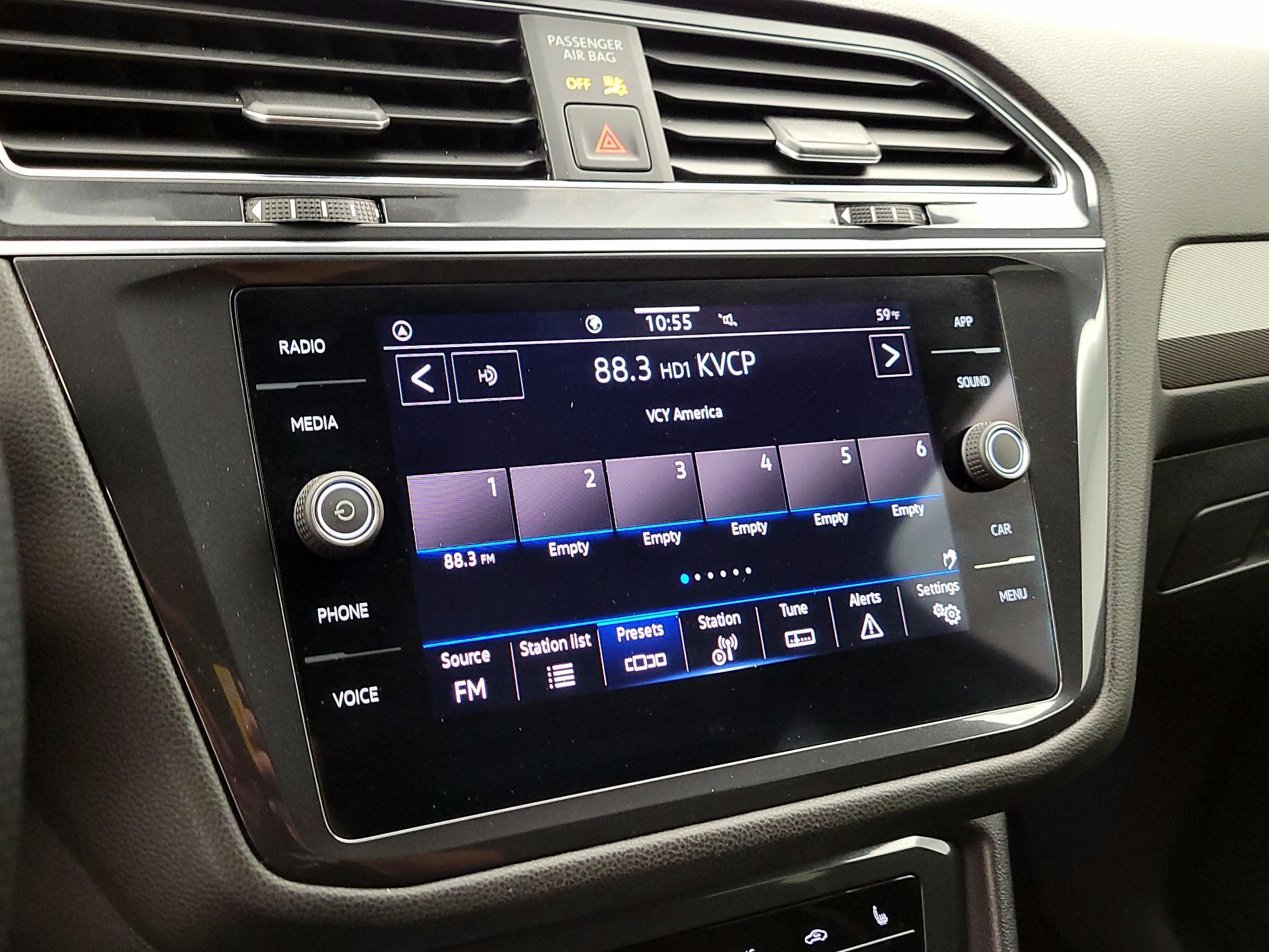 Thumbnail: 2022 Volkswagen Tiguan - 15