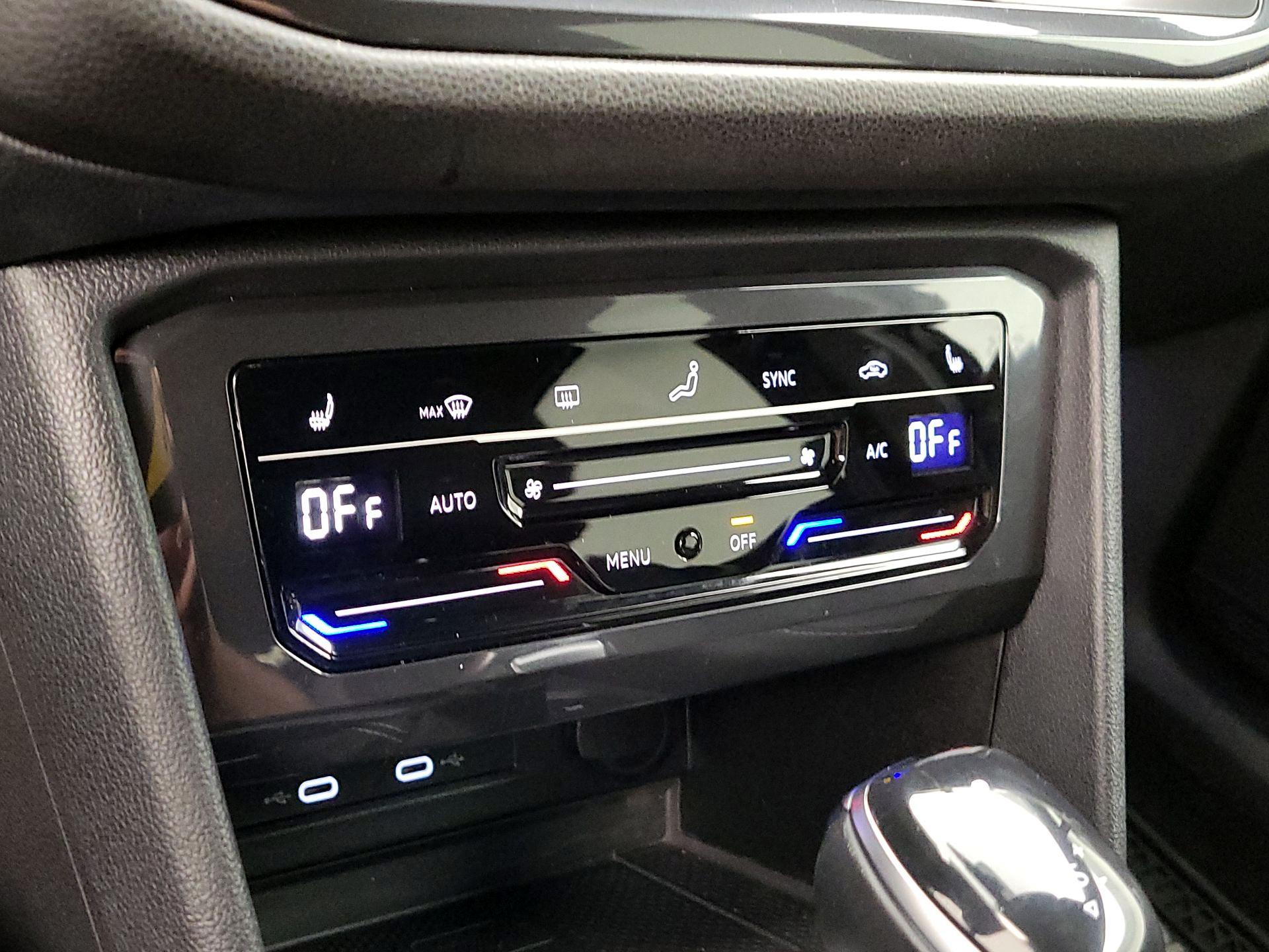 Thumbnail: 2022 Volkswagen Tiguan - 16