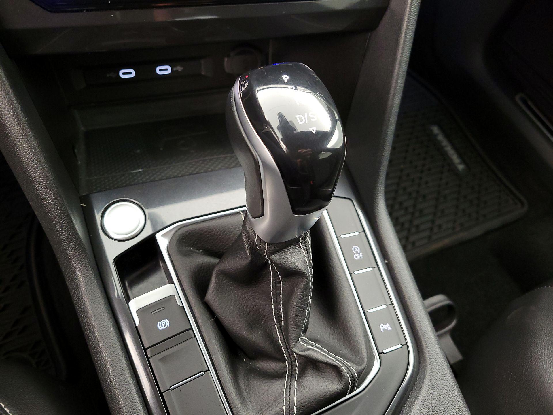 Thumbnail: 2022 Volkswagen Tiguan - 17