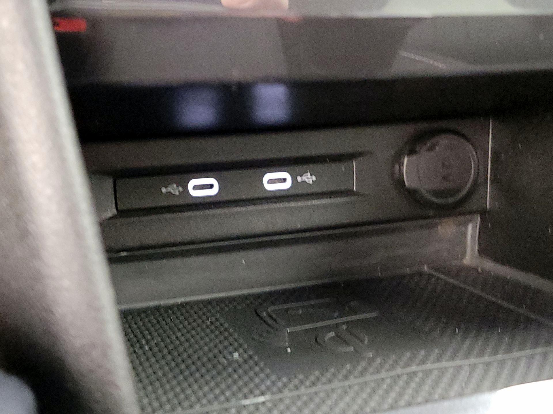 Thumbnail: 2022 Volkswagen Tiguan - 18