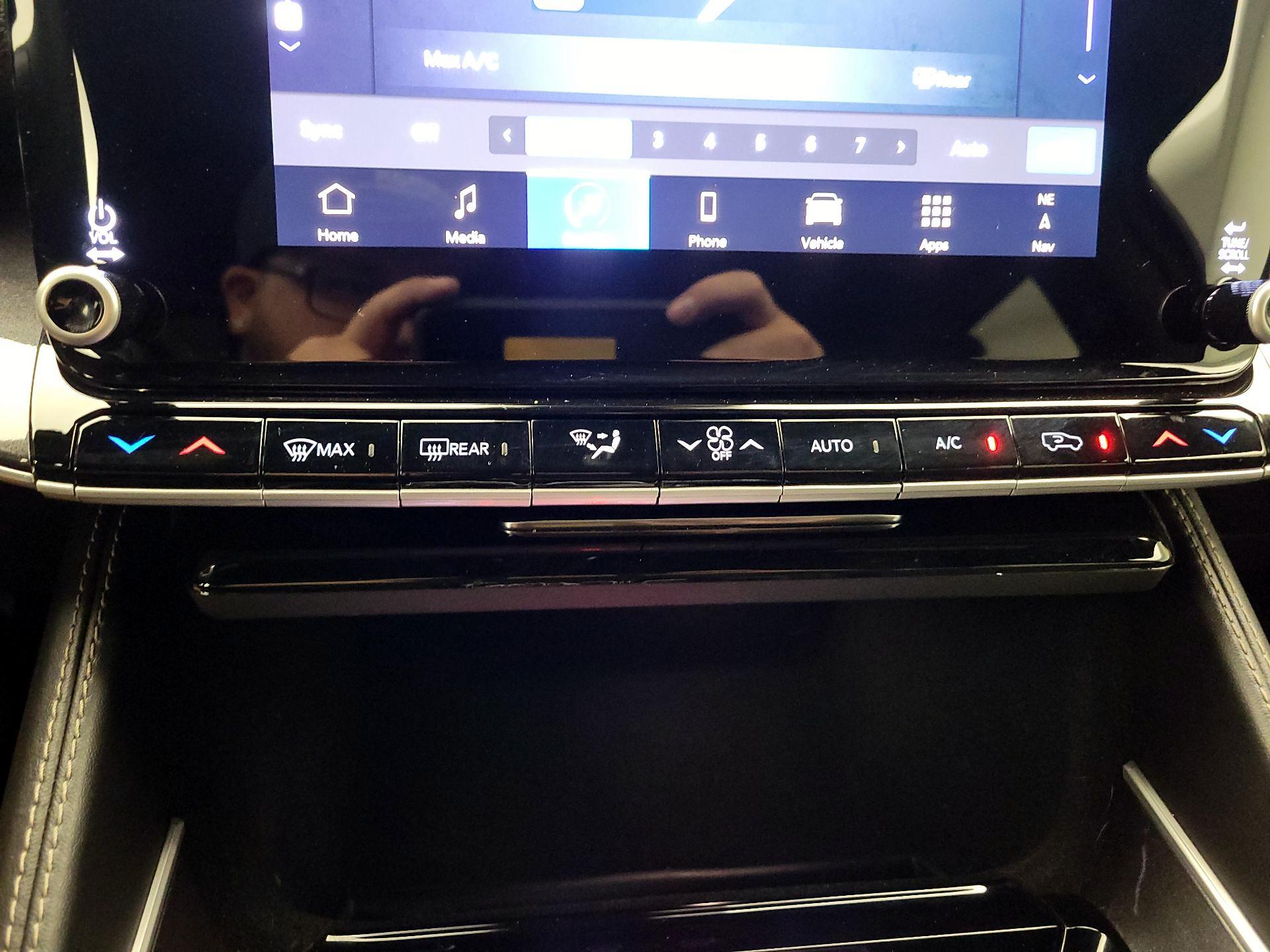 Thumbnail: 2024 Jeep Wagoneer - 15