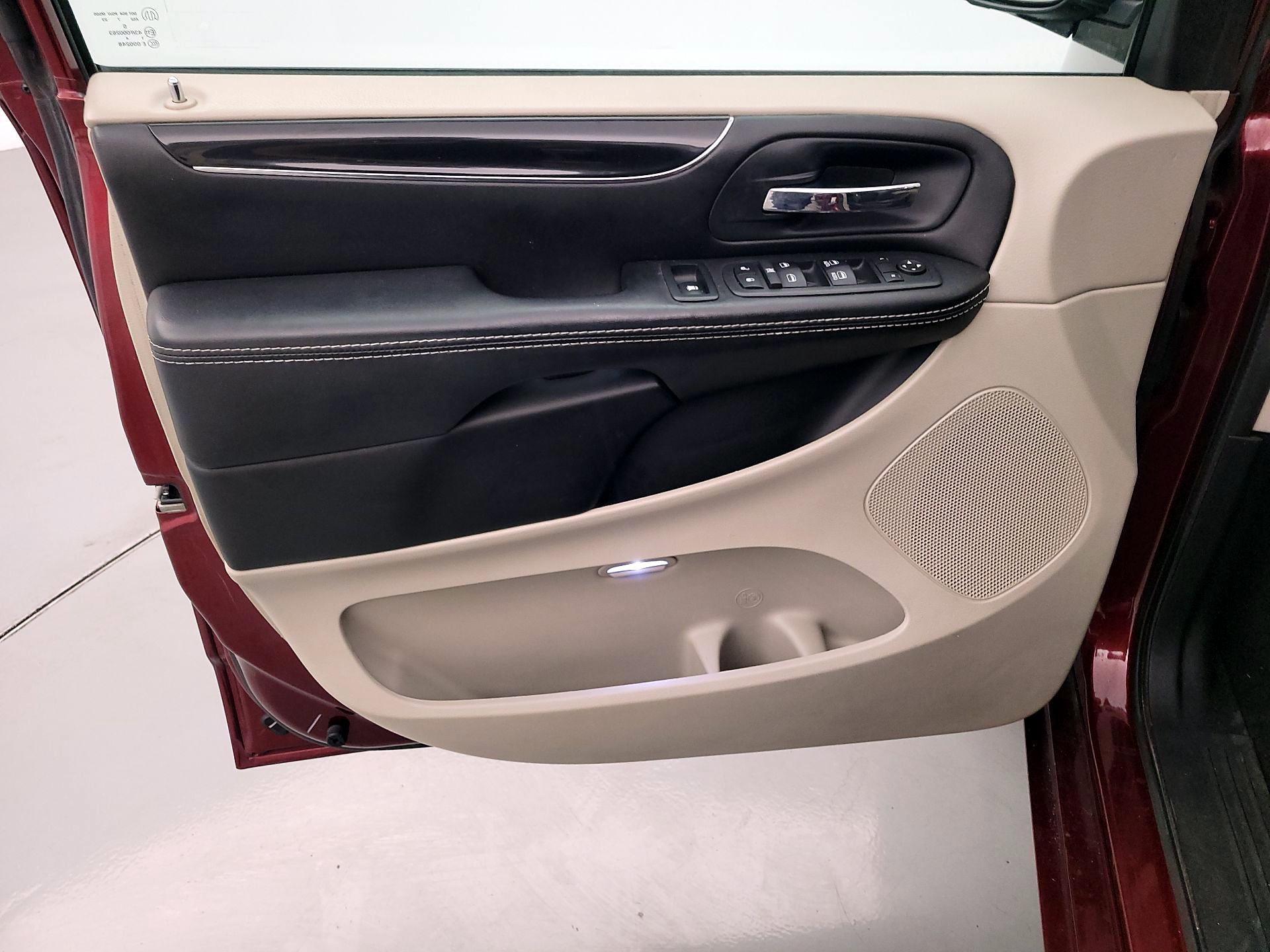 Thumbnail: 2017 Dodge Grand Caravan - 12