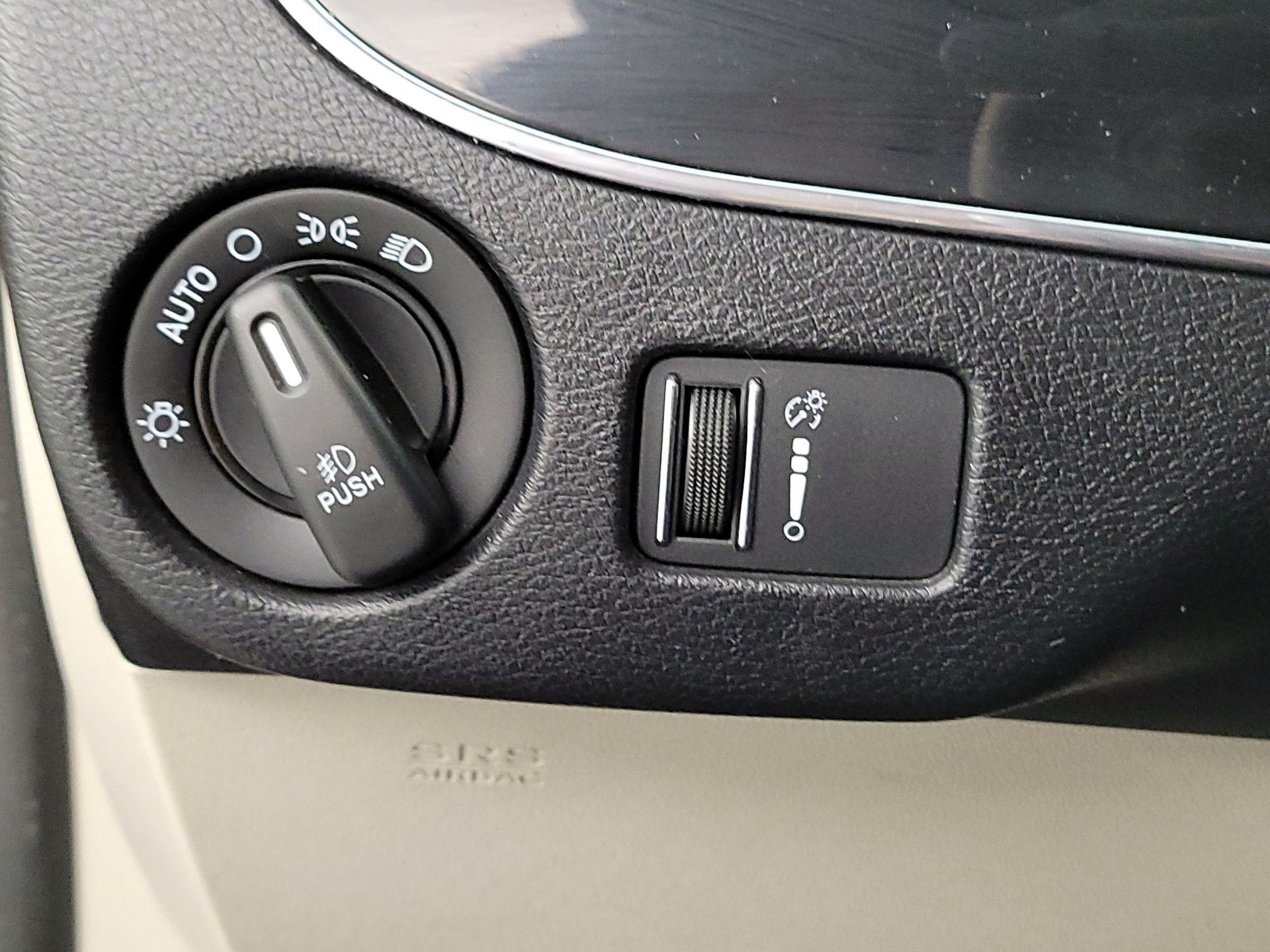 Thumbnail: 2017 Dodge Grand Caravan - 13