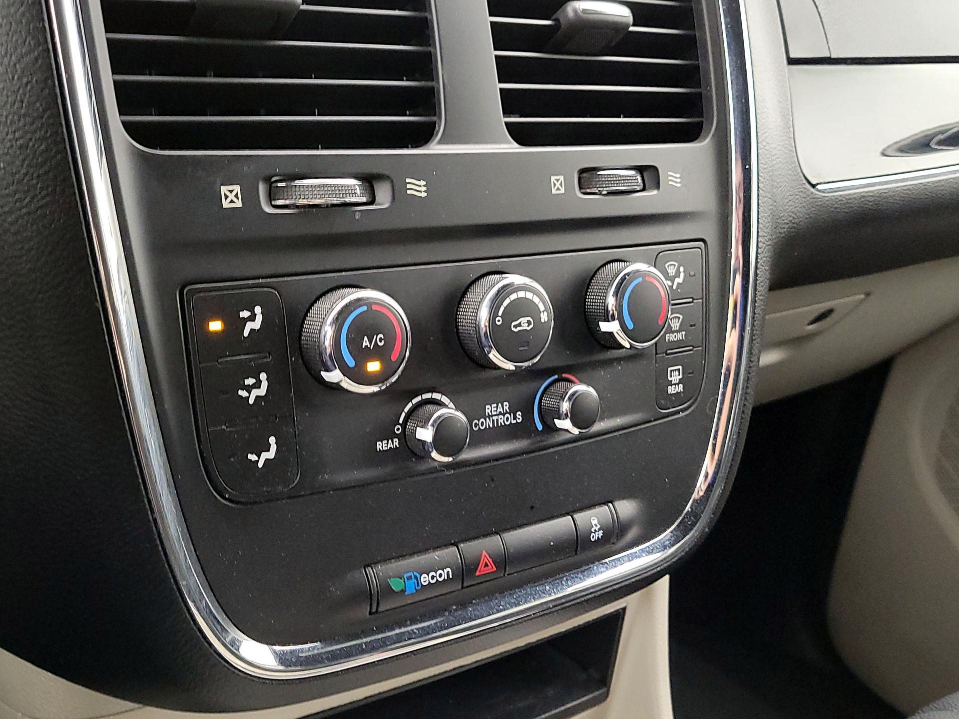 Thumbnail: 2017 Dodge Grand Caravan - 16