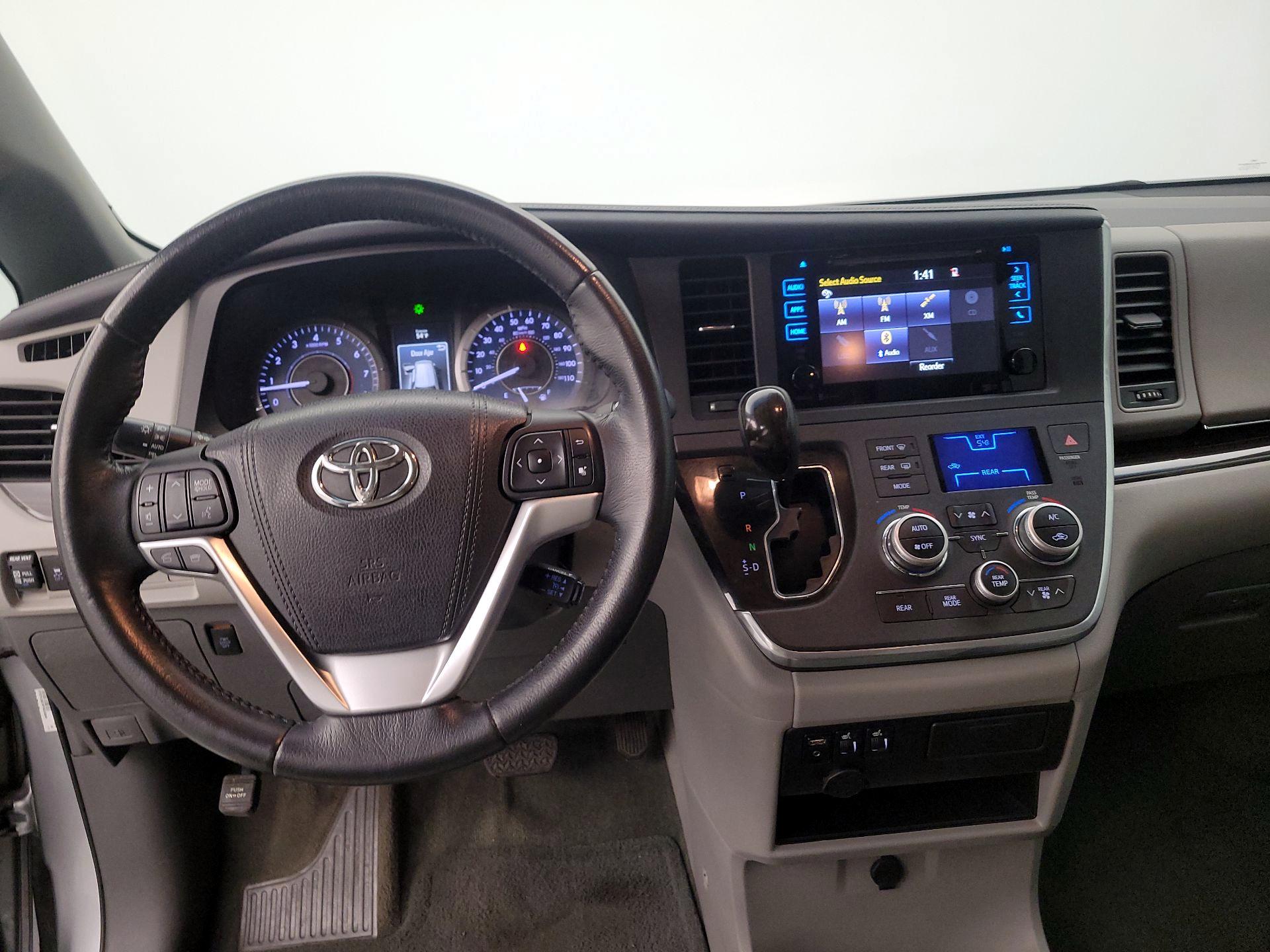 Thumbnail: 2015 Toyota Sienna - 10