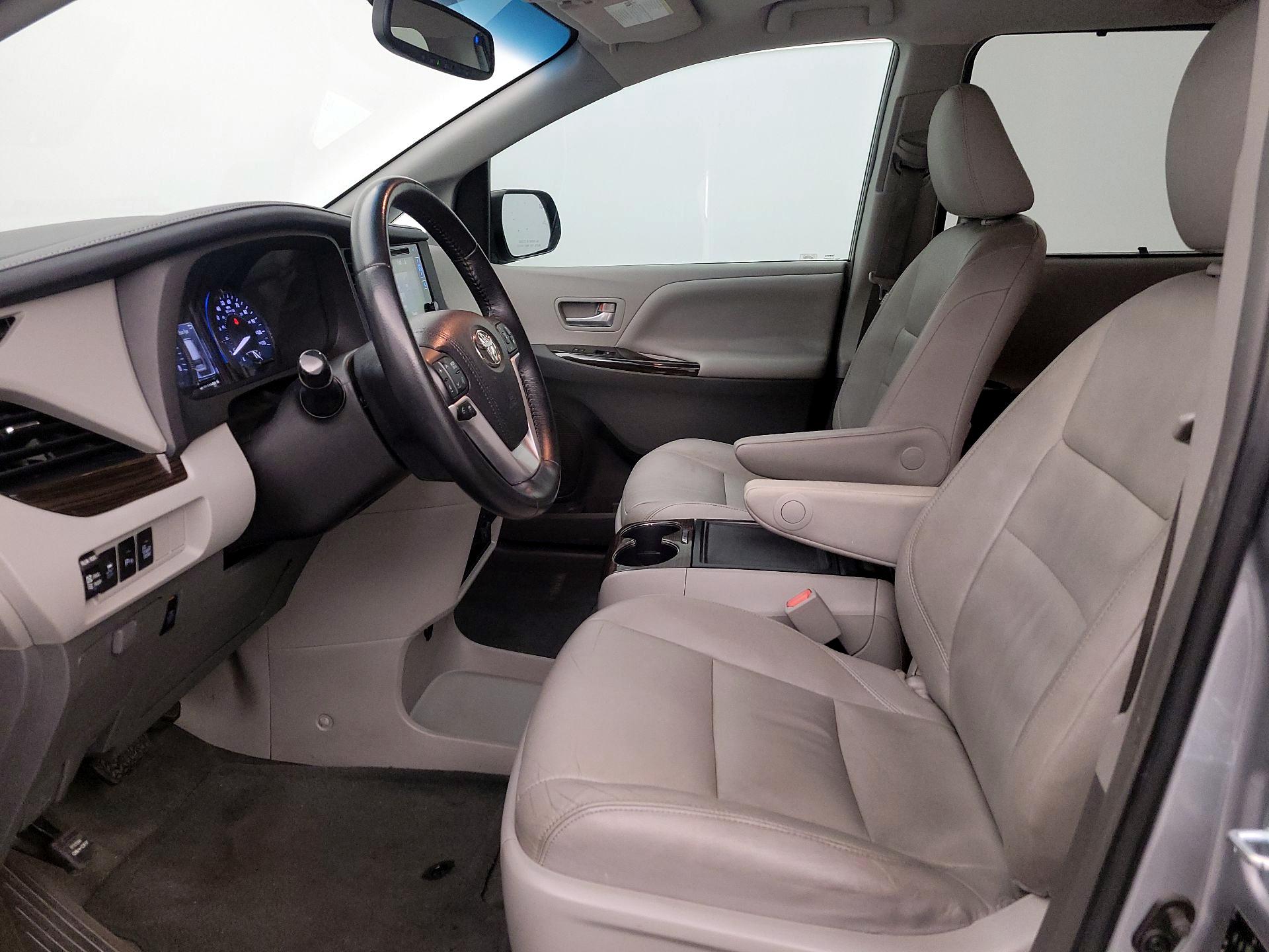 Thumbnail: 2015 Toyota Sienna - 11