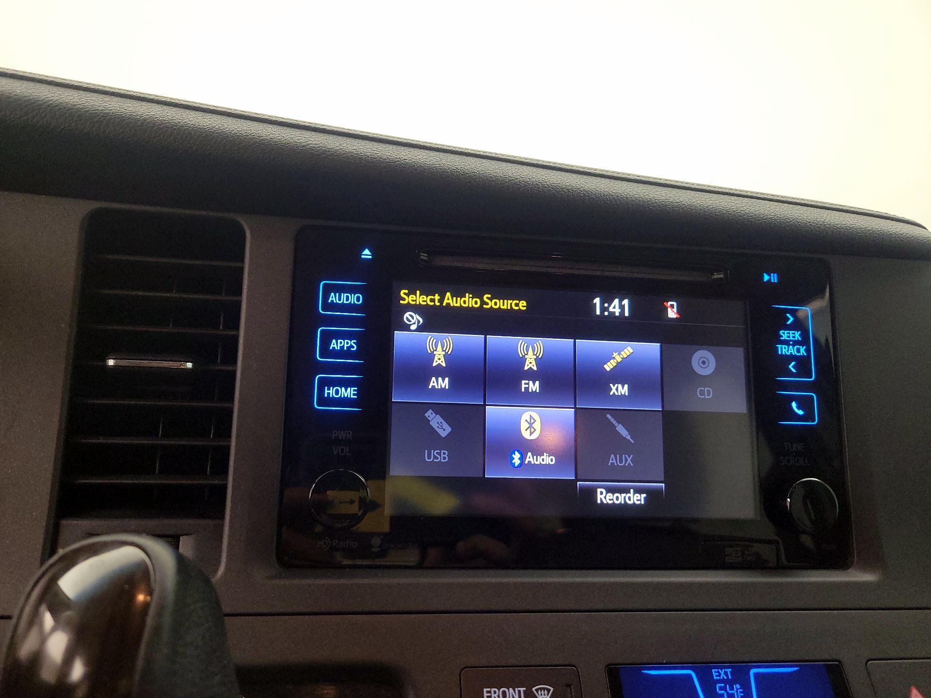 Thumbnail: 2015 Toyota Sienna - 15