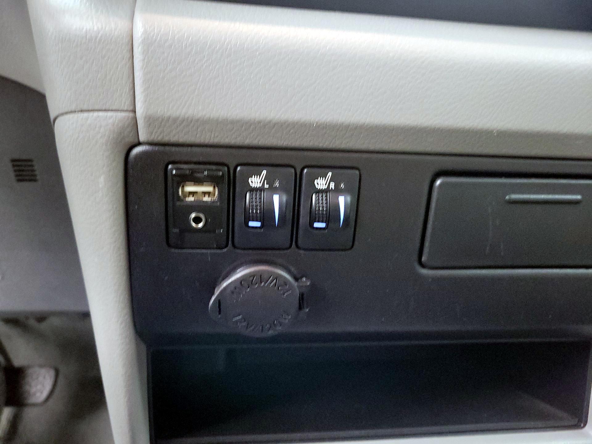 Thumbnail: 2015 Toyota Sienna - 18