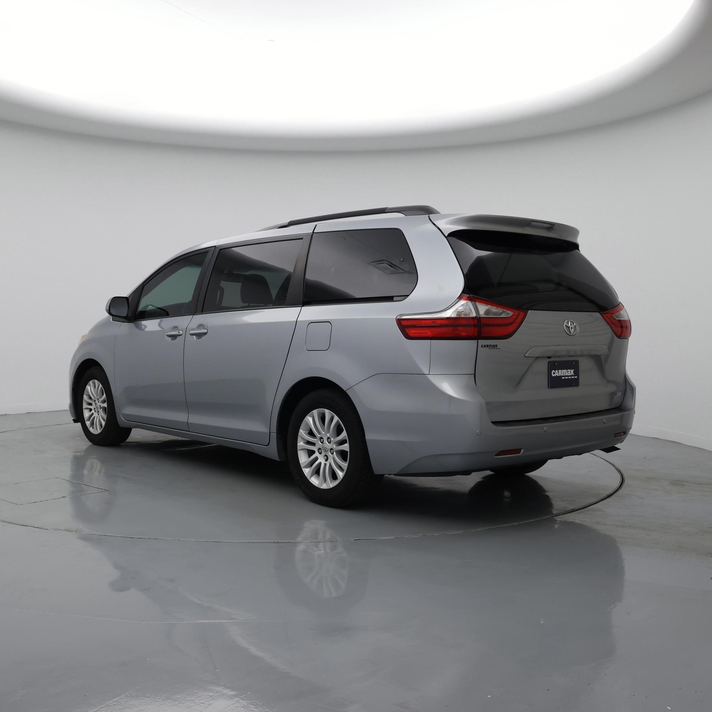 Thumbnail: 2015 Toyota Sienna - 2