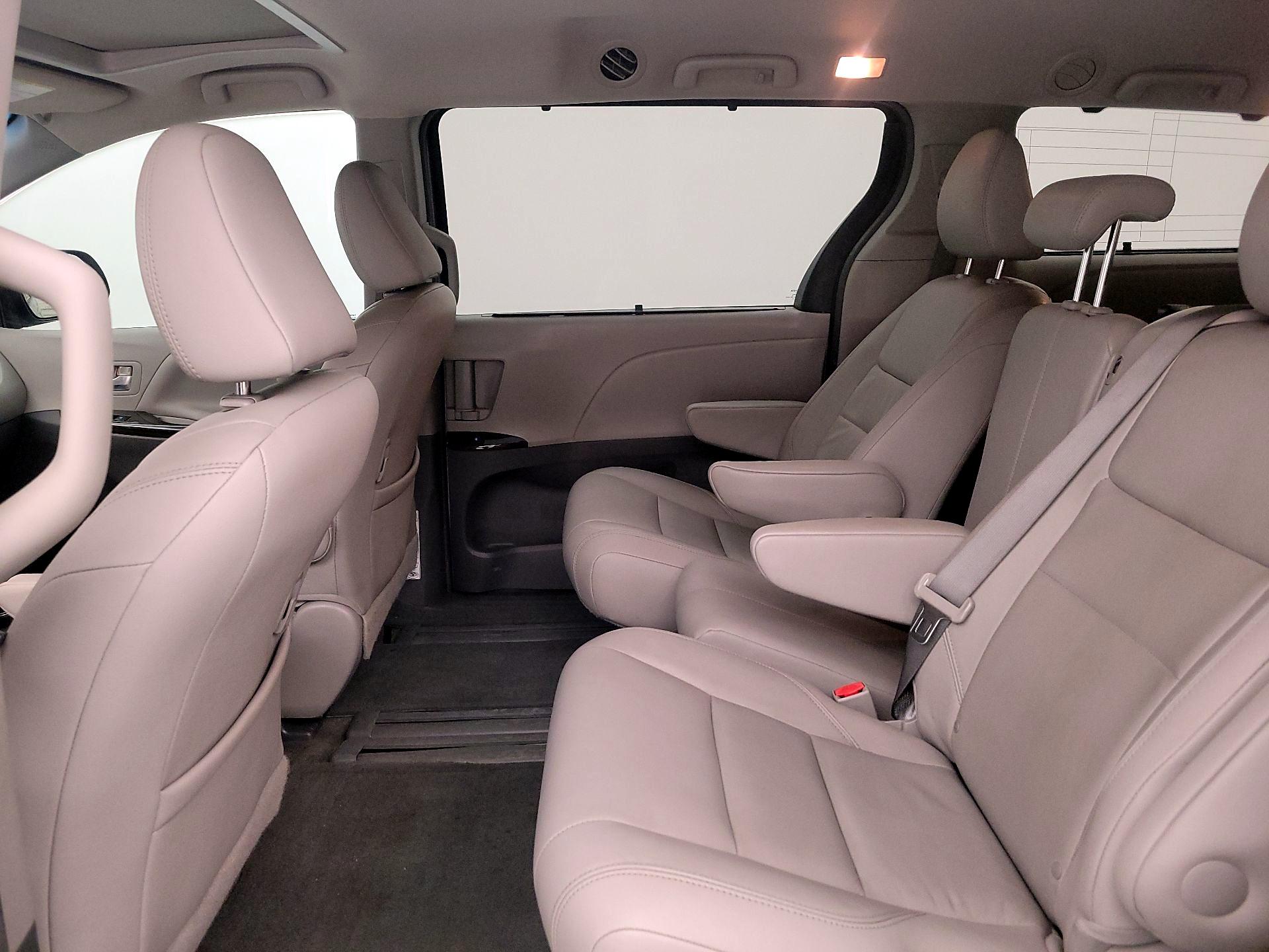 Thumbnail: 2015 Toyota Sienna - 19