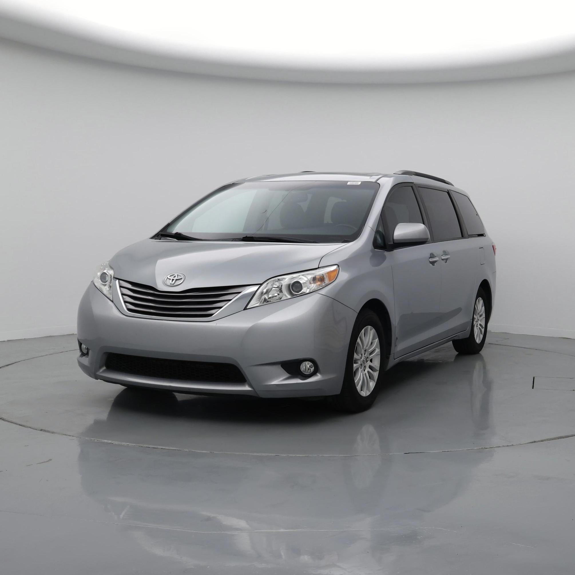 Thumbnail: 2015 Toyota Sienna - 4