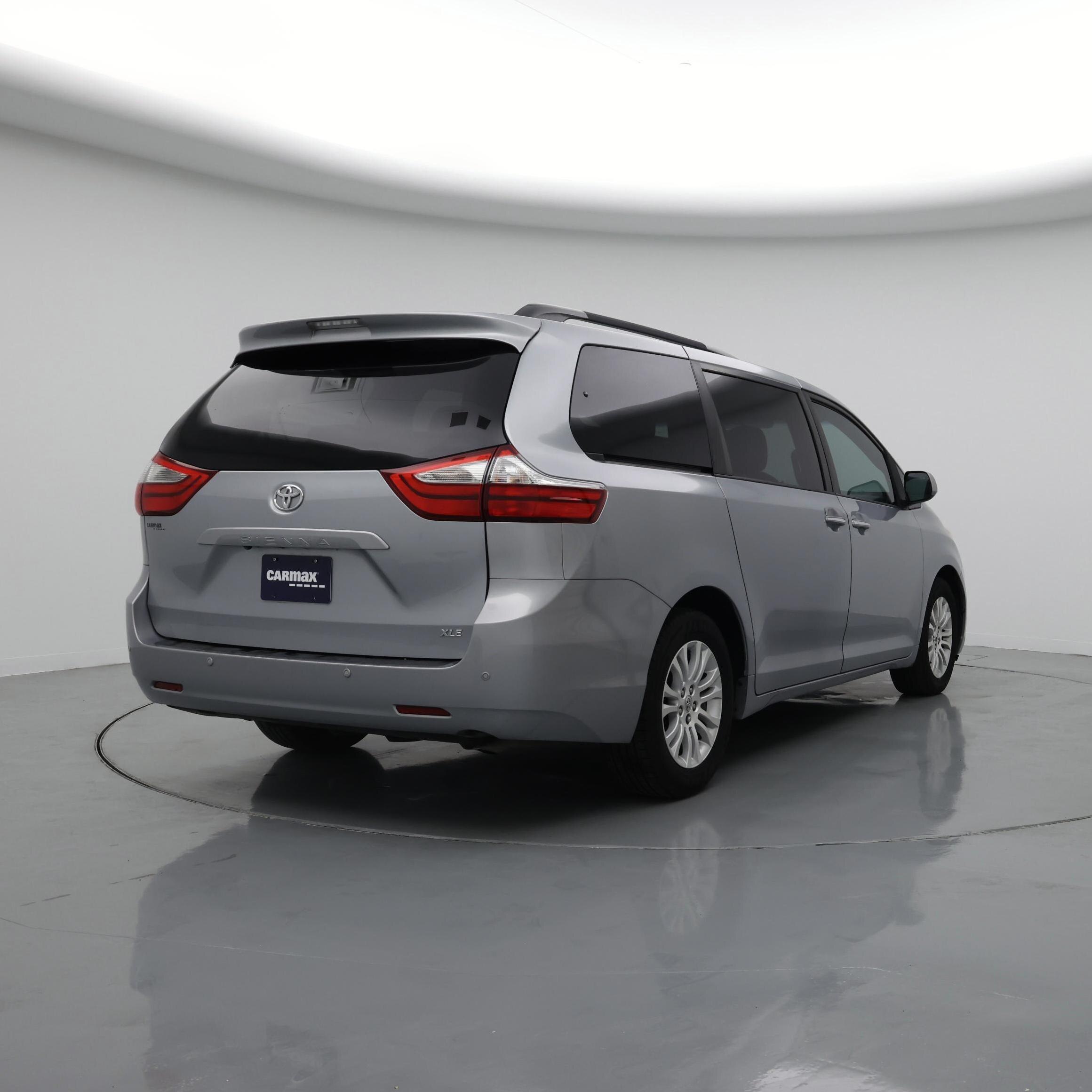 Thumbnail: 2015 Toyota Sienna - 8