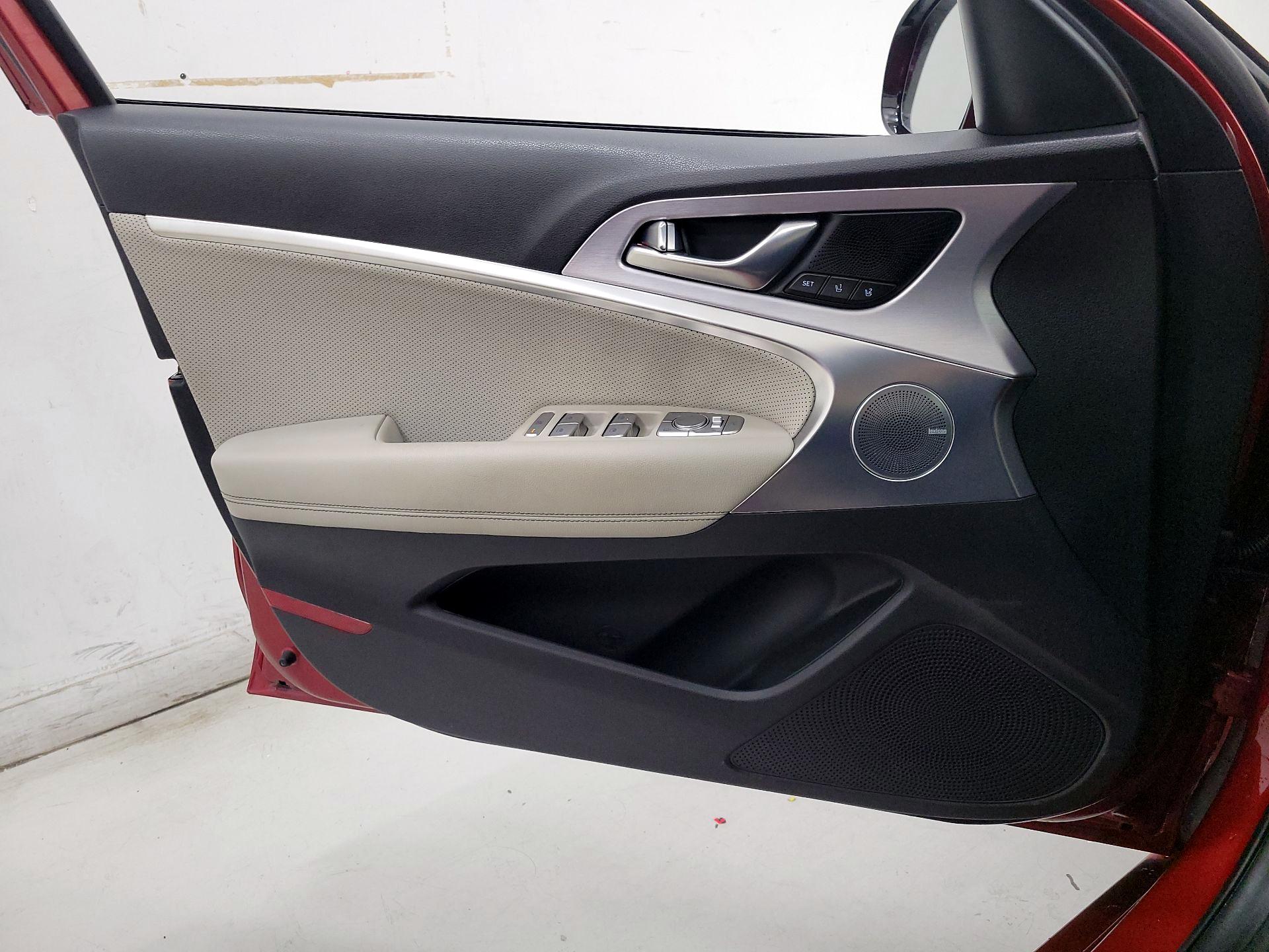 Thumbnail: 2019 Genesis G70 - 12