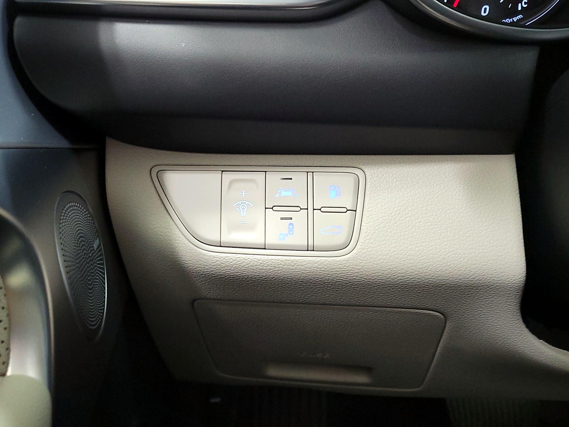 Thumbnail: 2019 Genesis G70 - 13