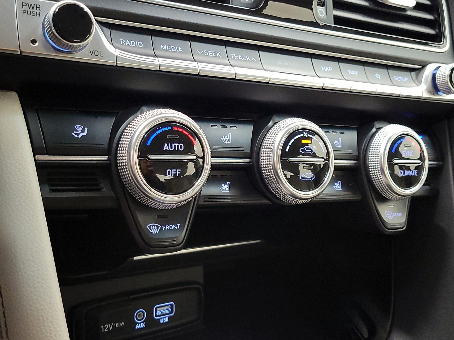 Thumbnail: 2019 Genesis G70 - 17