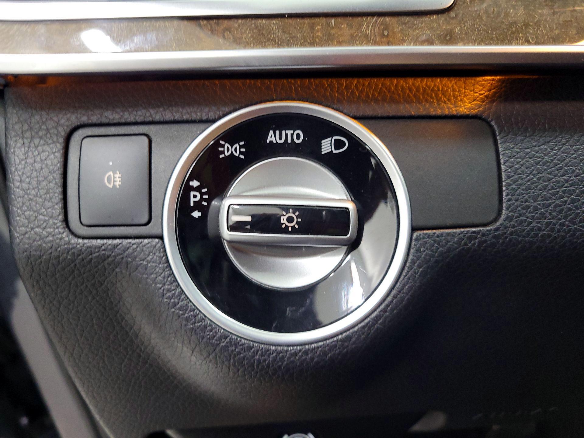 Thumbnail: 2016 Mercedes-Benz E-Class - 13