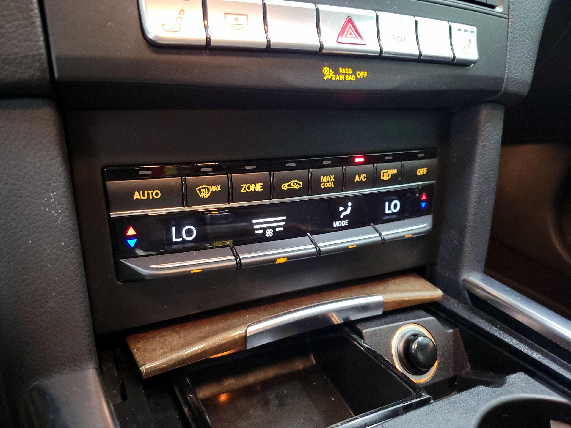 Thumbnail: 2016 Mercedes-Benz E-Class - 17