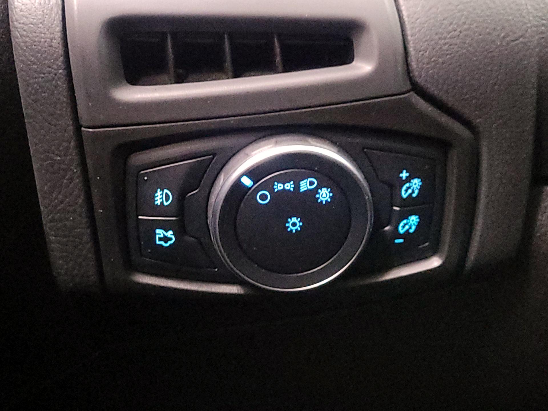 Thumbnail: 2015 Ford Focus - 13