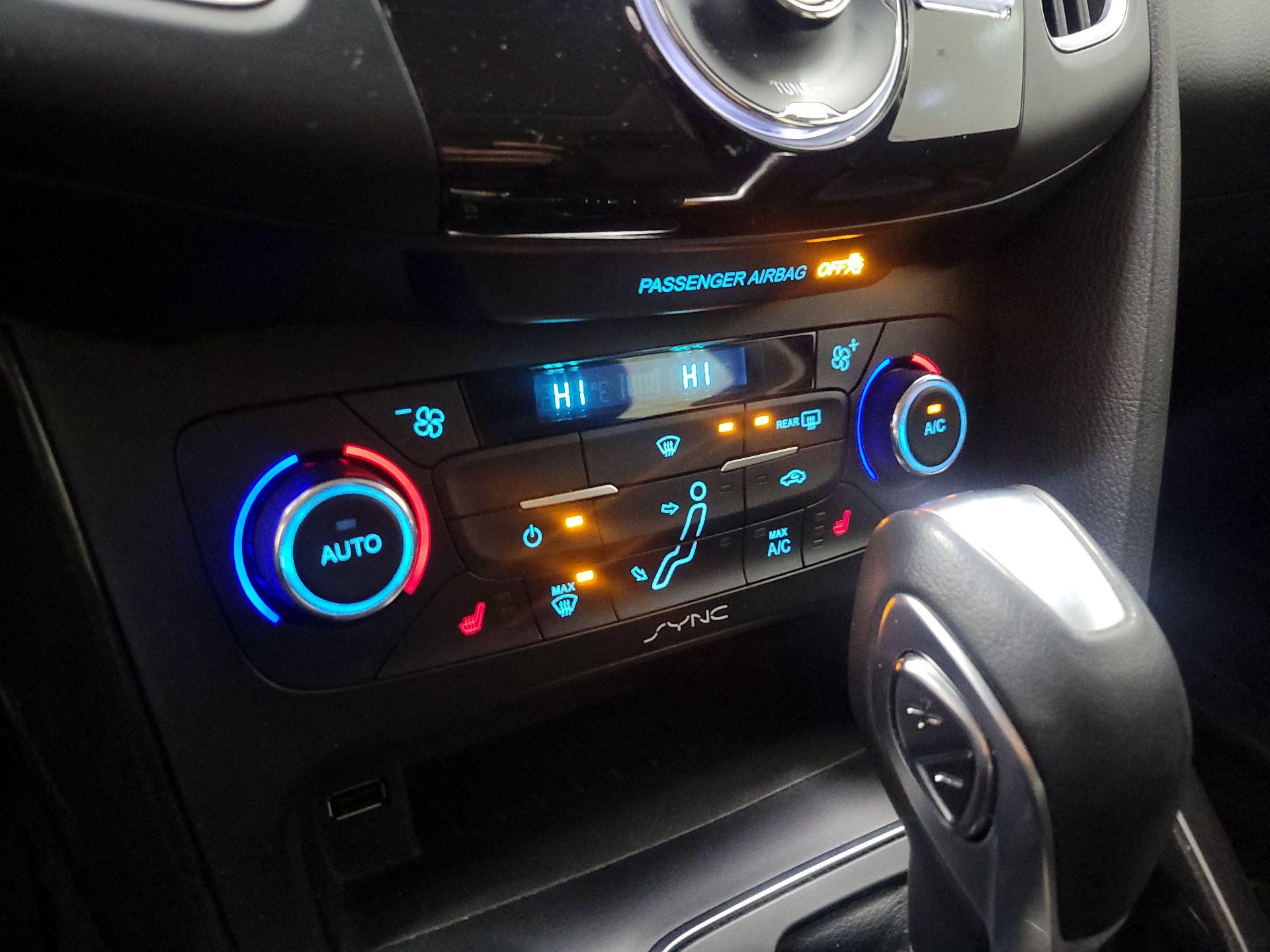 Thumbnail: 2015 Ford Focus - 16