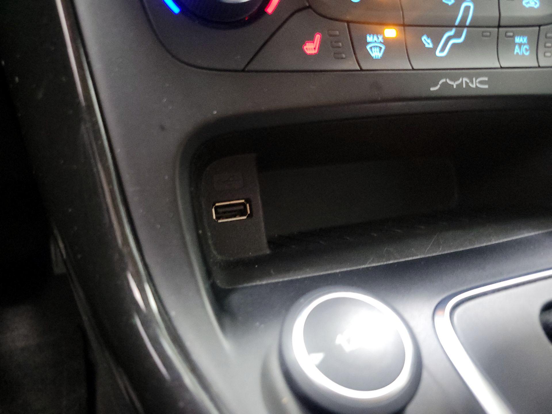 Thumbnail: 2015 Ford Focus - 18