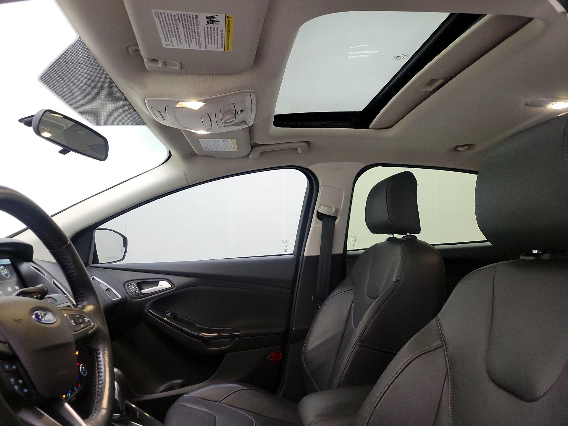 Thumbnail: 2015 Ford Focus - 19