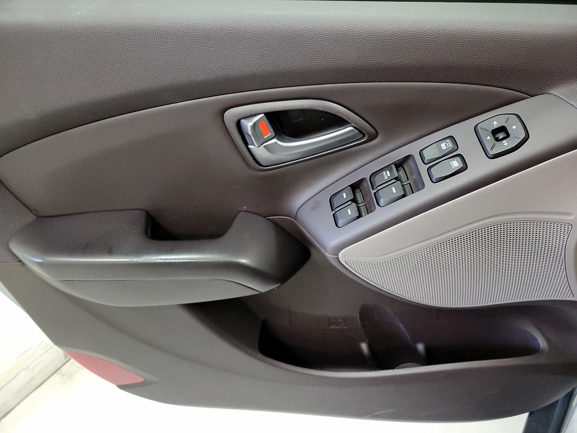 Thumbnail: 2015 Hyundai Tucson - 12