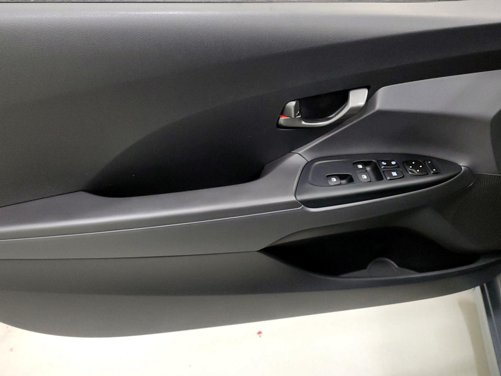 Thumbnail: 2020 Hyundai Veloster - 12