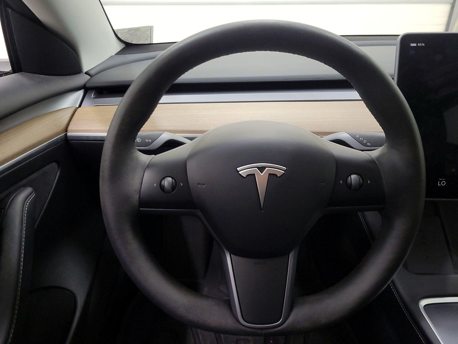 Thumbnail: 2023 Tesla Model 3 - 10