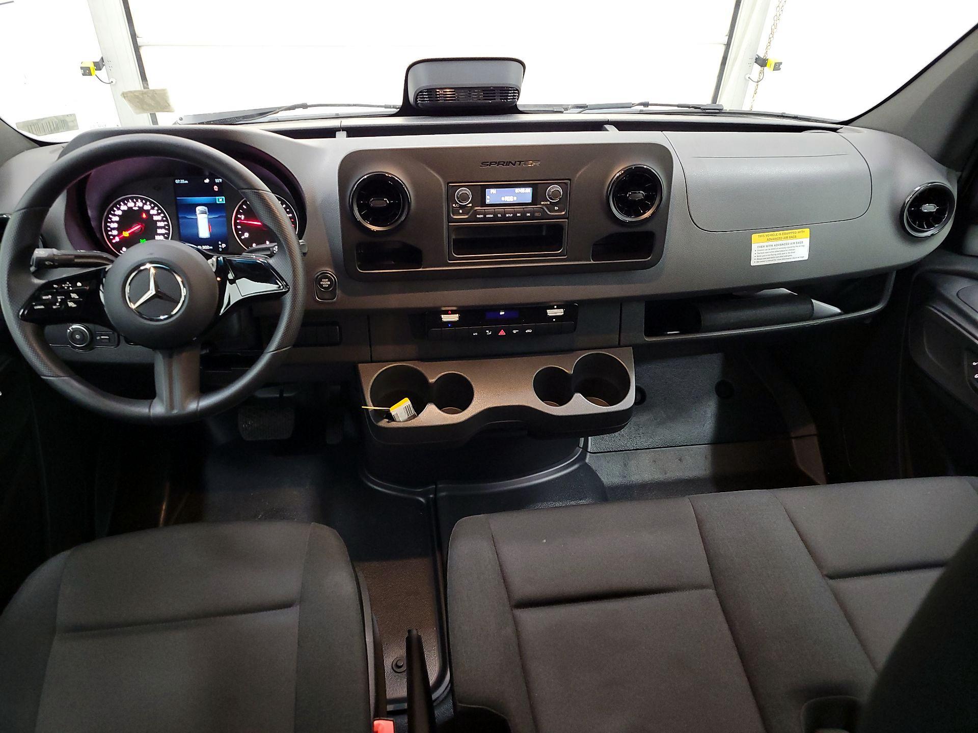 Thumbnail: 2025 Mercedes-Benz Sprinter - 9