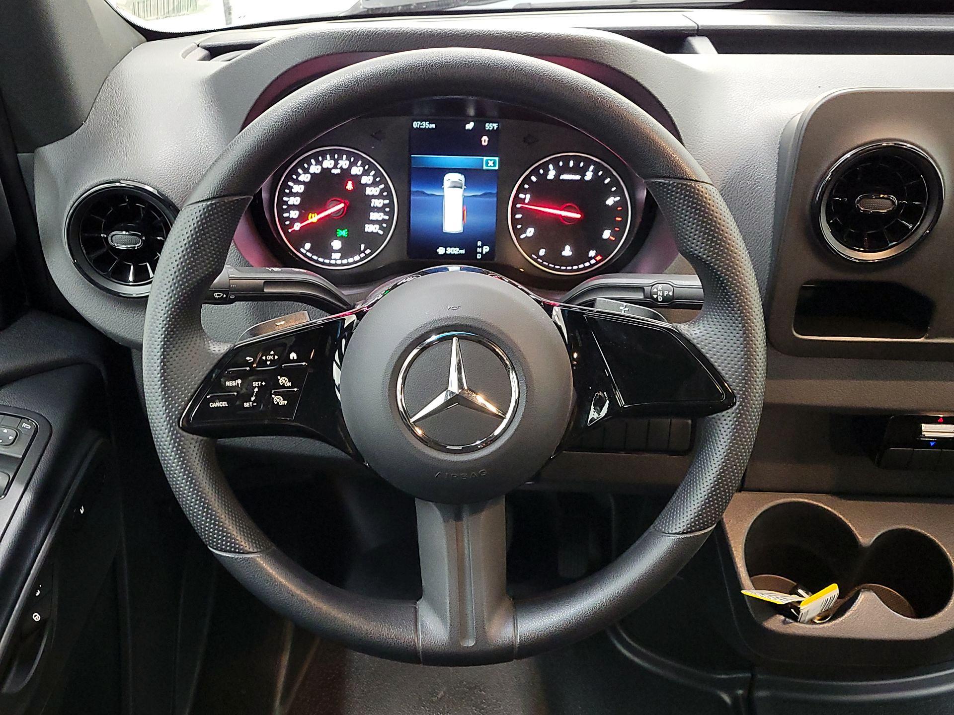 Thumbnail: 2025 Mercedes-Benz Sprinter - 10