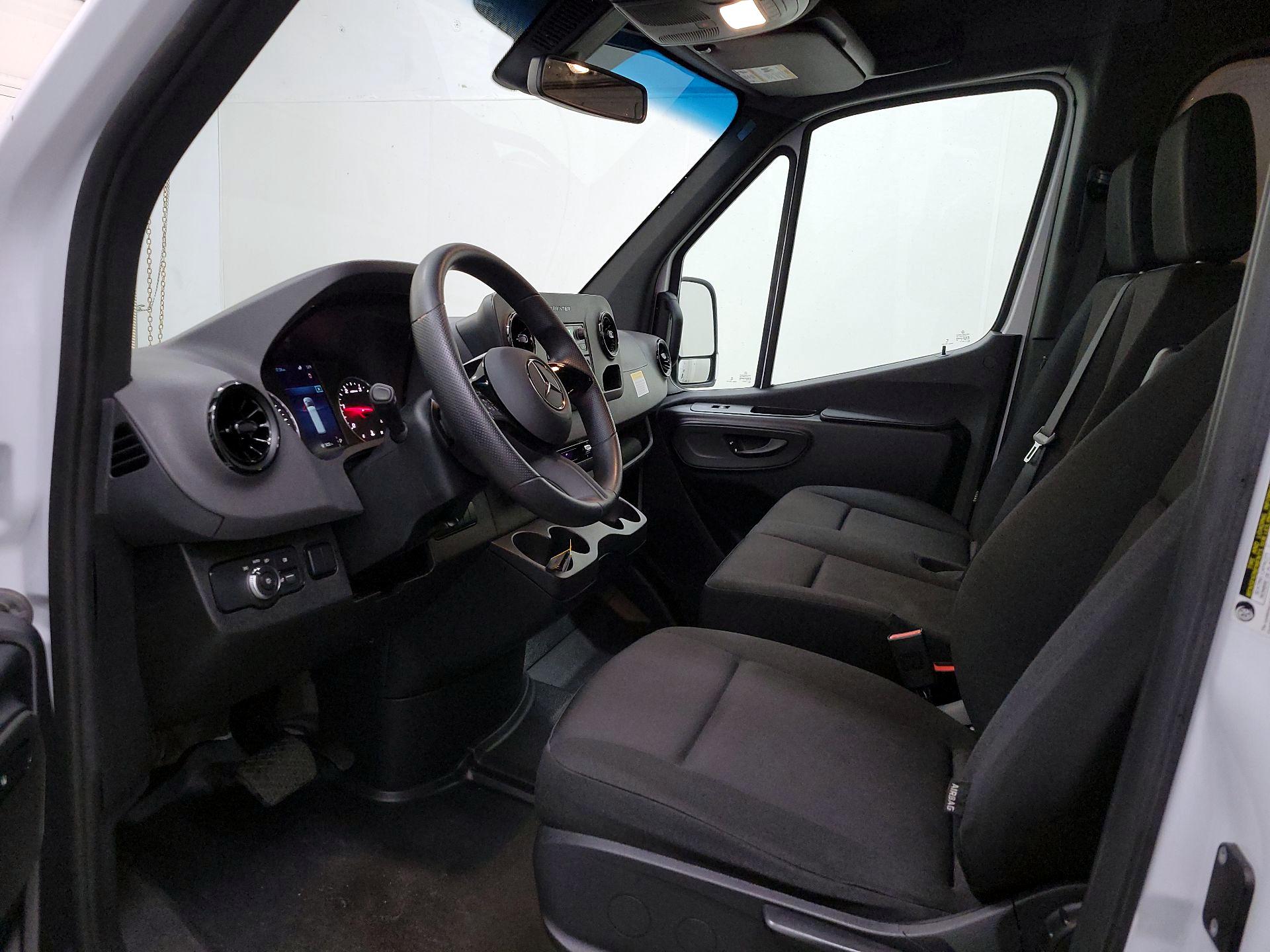 Thumbnail: 2025 Mercedes-Benz Sprinter - 11