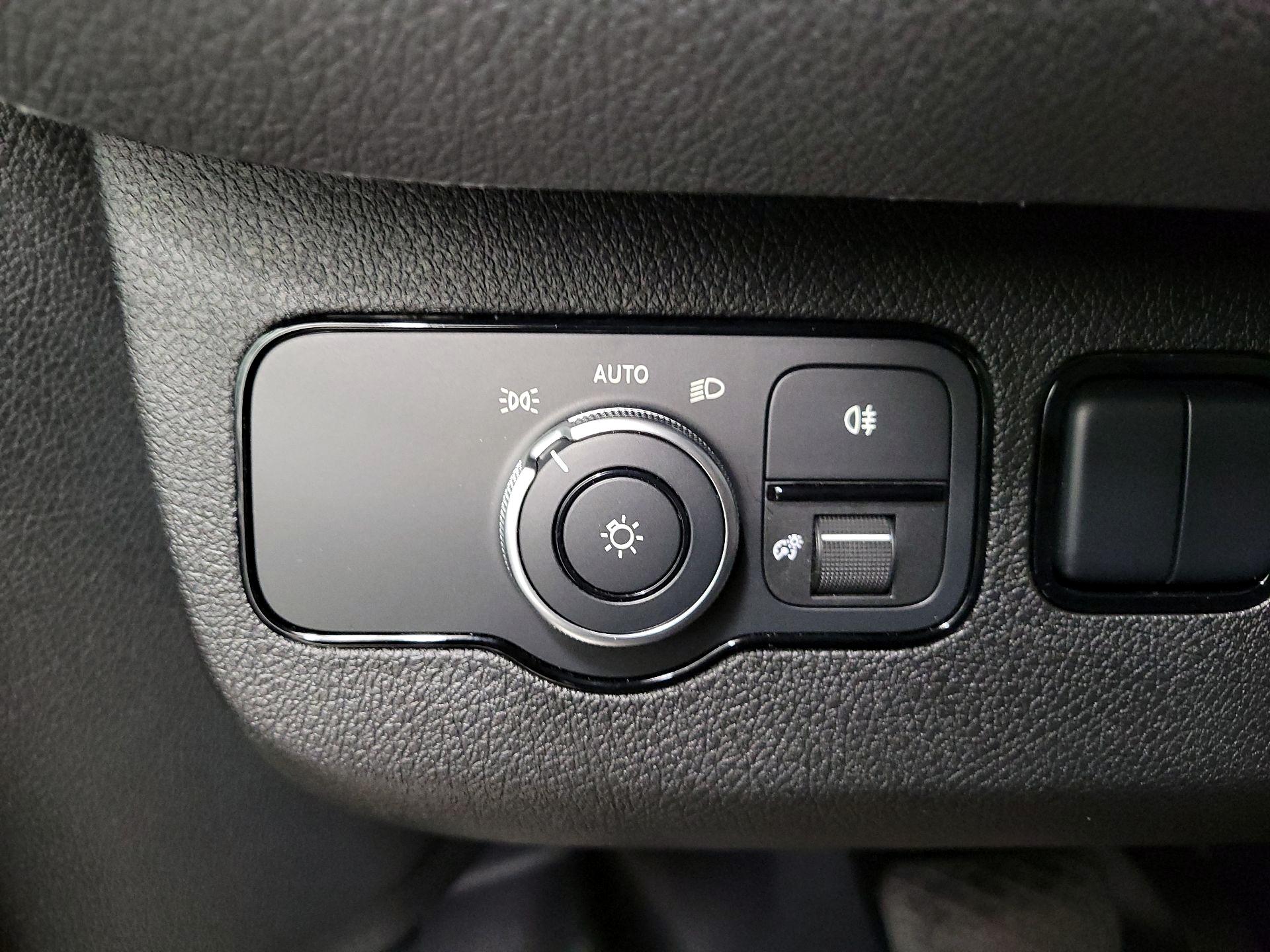 Thumbnail: 2025 Mercedes-Benz Sprinter - 13