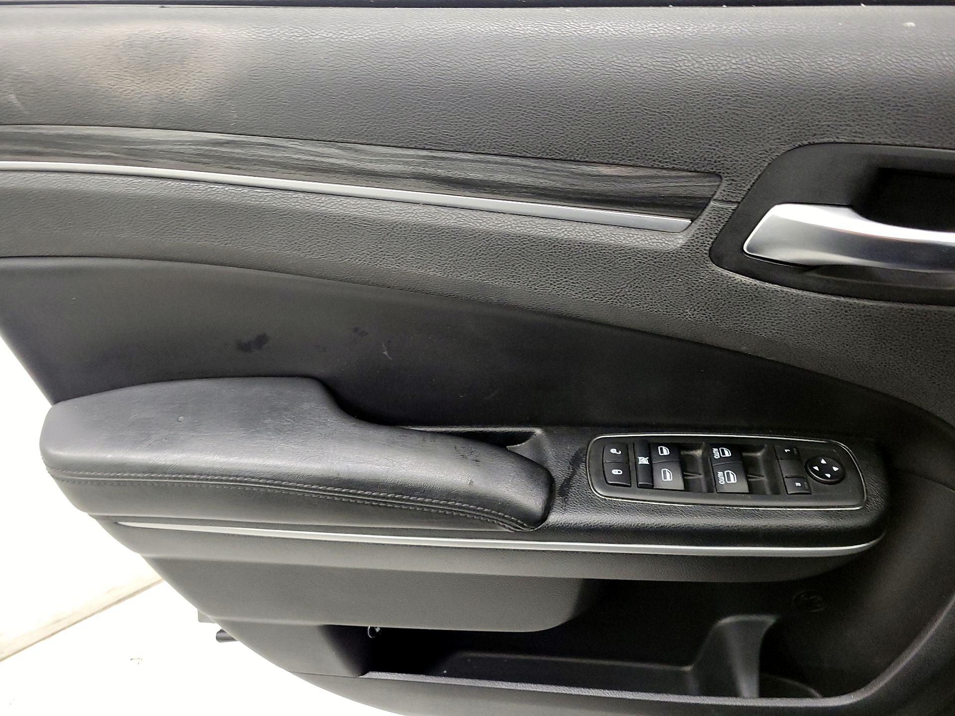 Thumbnail: 2018 Chrysler 300 - 12