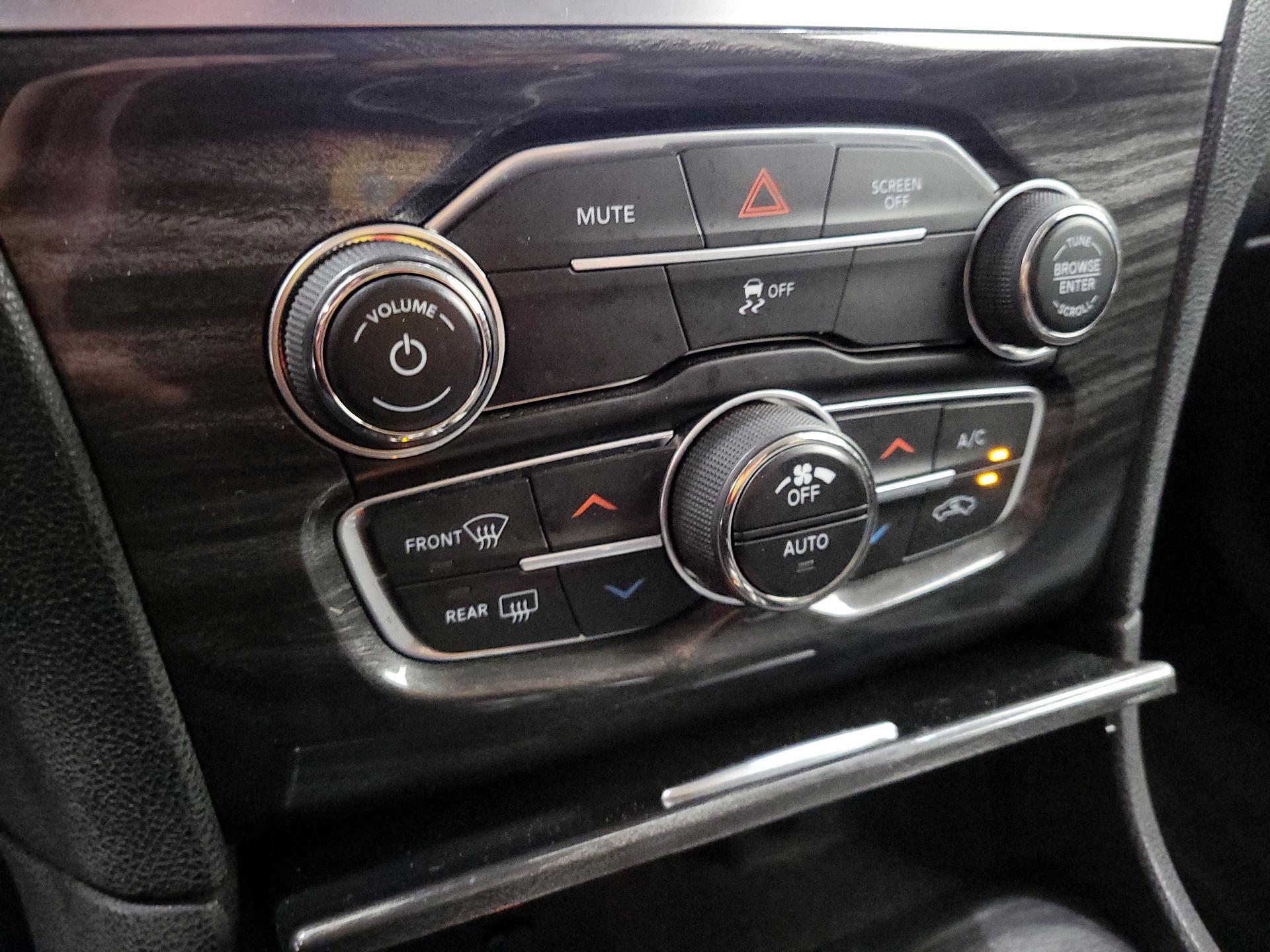 Thumbnail: 2018 Chrysler 300 - 16