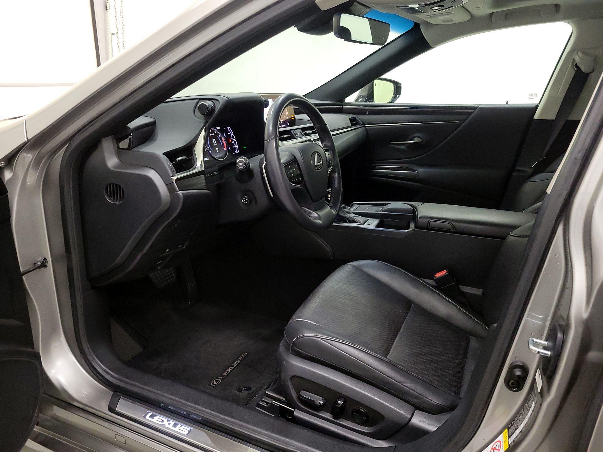 Thumbnail: 2019 Lexus ES - 11