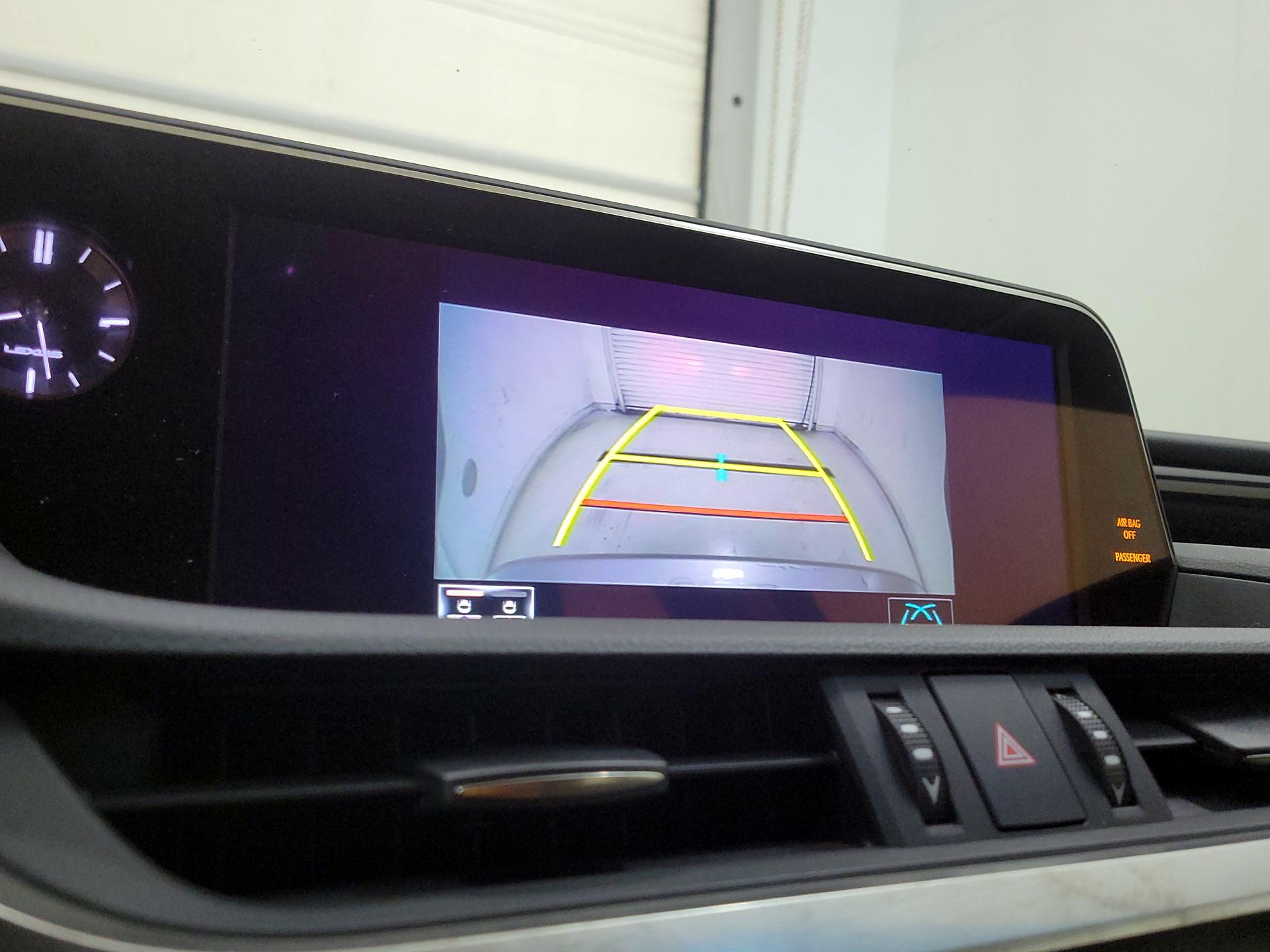 Thumbnail: 2019 Lexus ES - 14