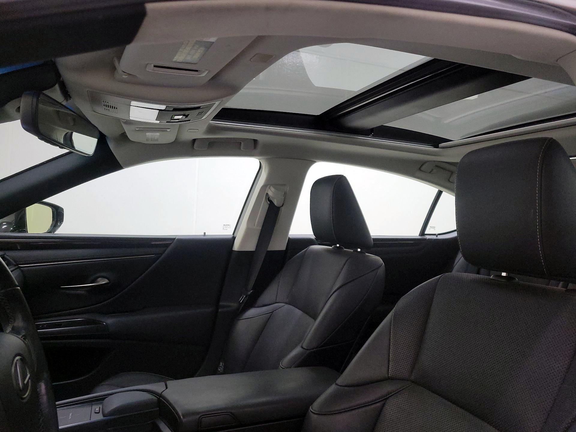 Thumbnail: 2019 Lexus ES - 19