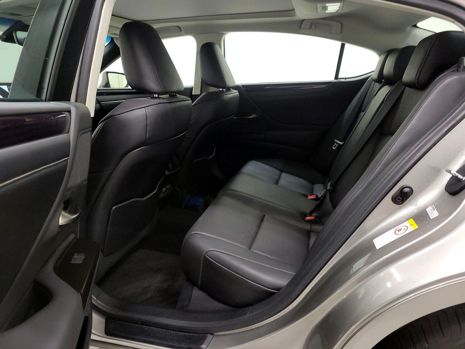 Thumbnail: 2019 Lexus ES - 20