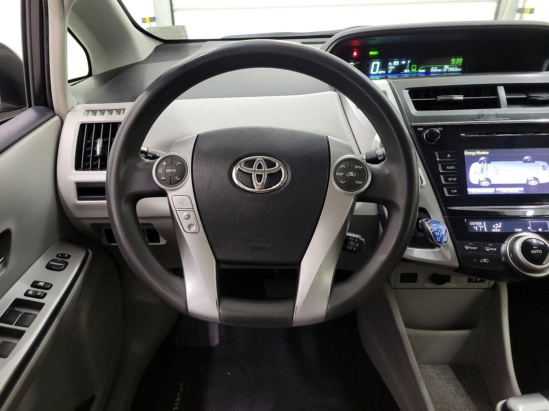 Thumbnail: 2016 Toyota Prius v - 10