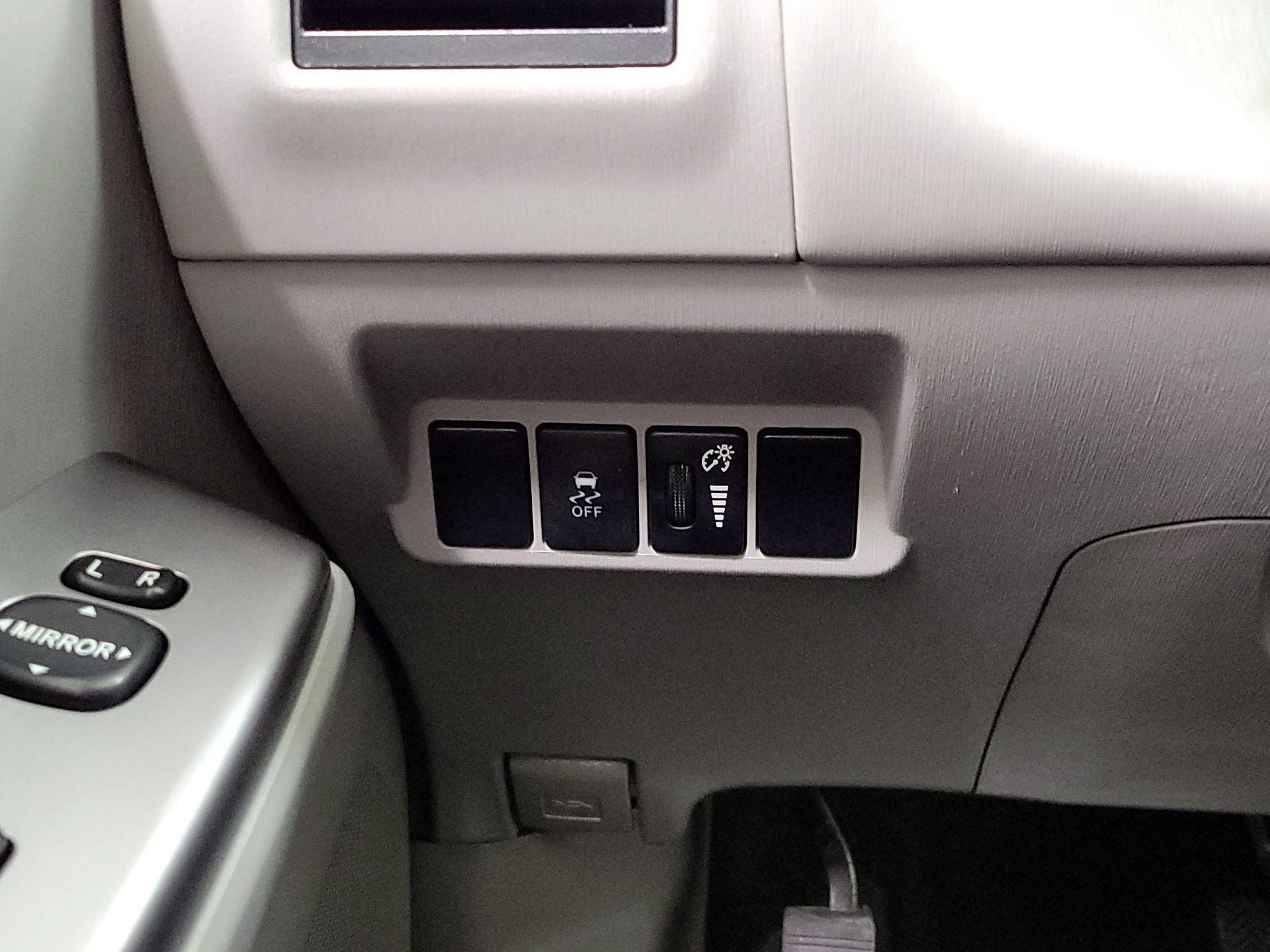 Thumbnail: 2016 Toyota Prius v - 13