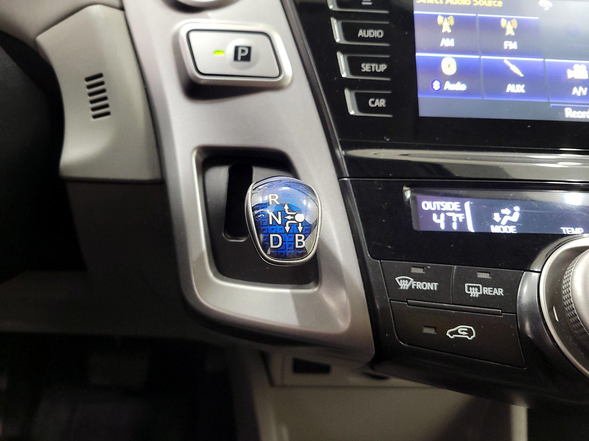 Thumbnail: 2016 Toyota Prius v - 17