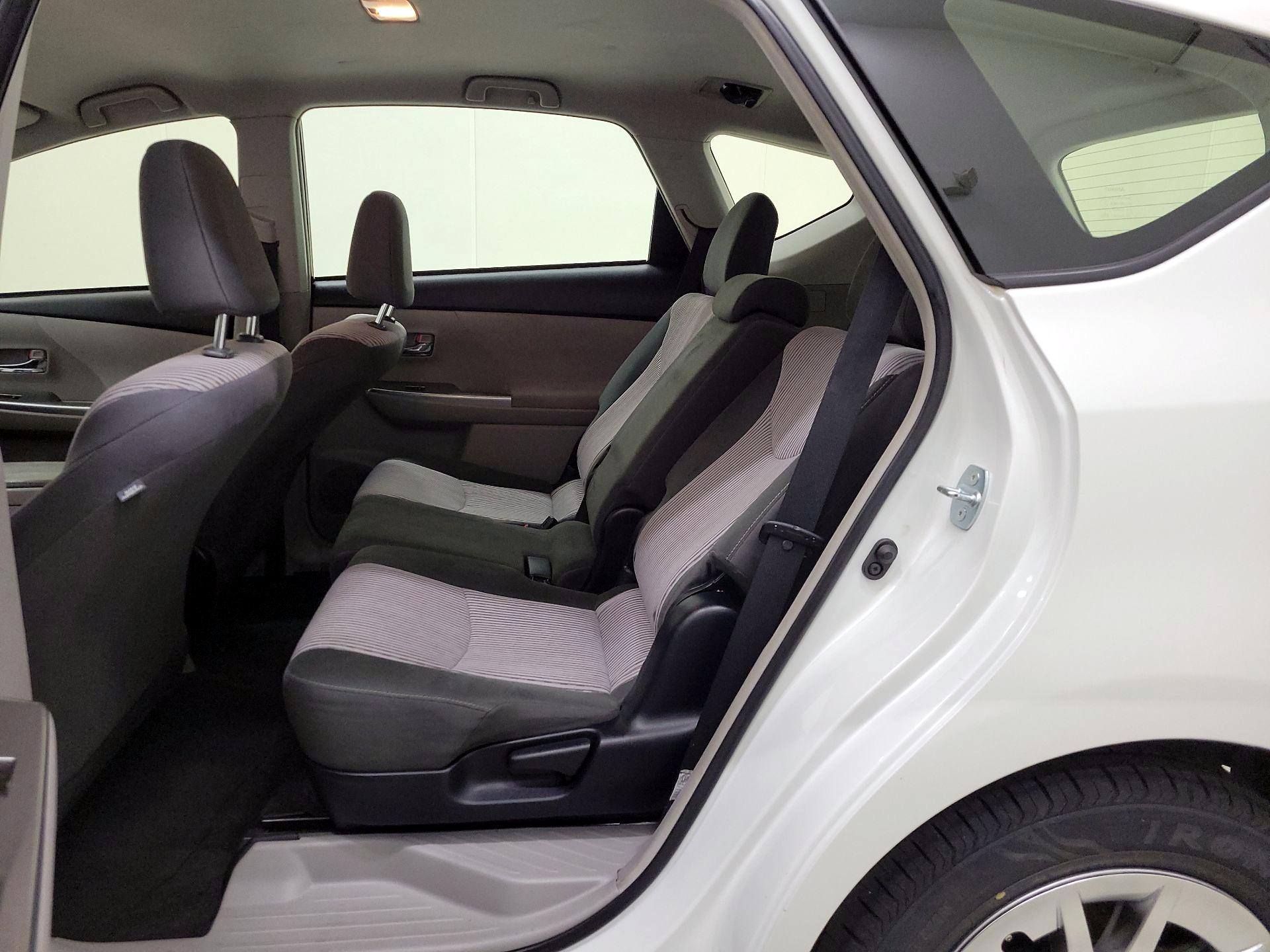 Thumbnail: 2016 Toyota Prius v - 19