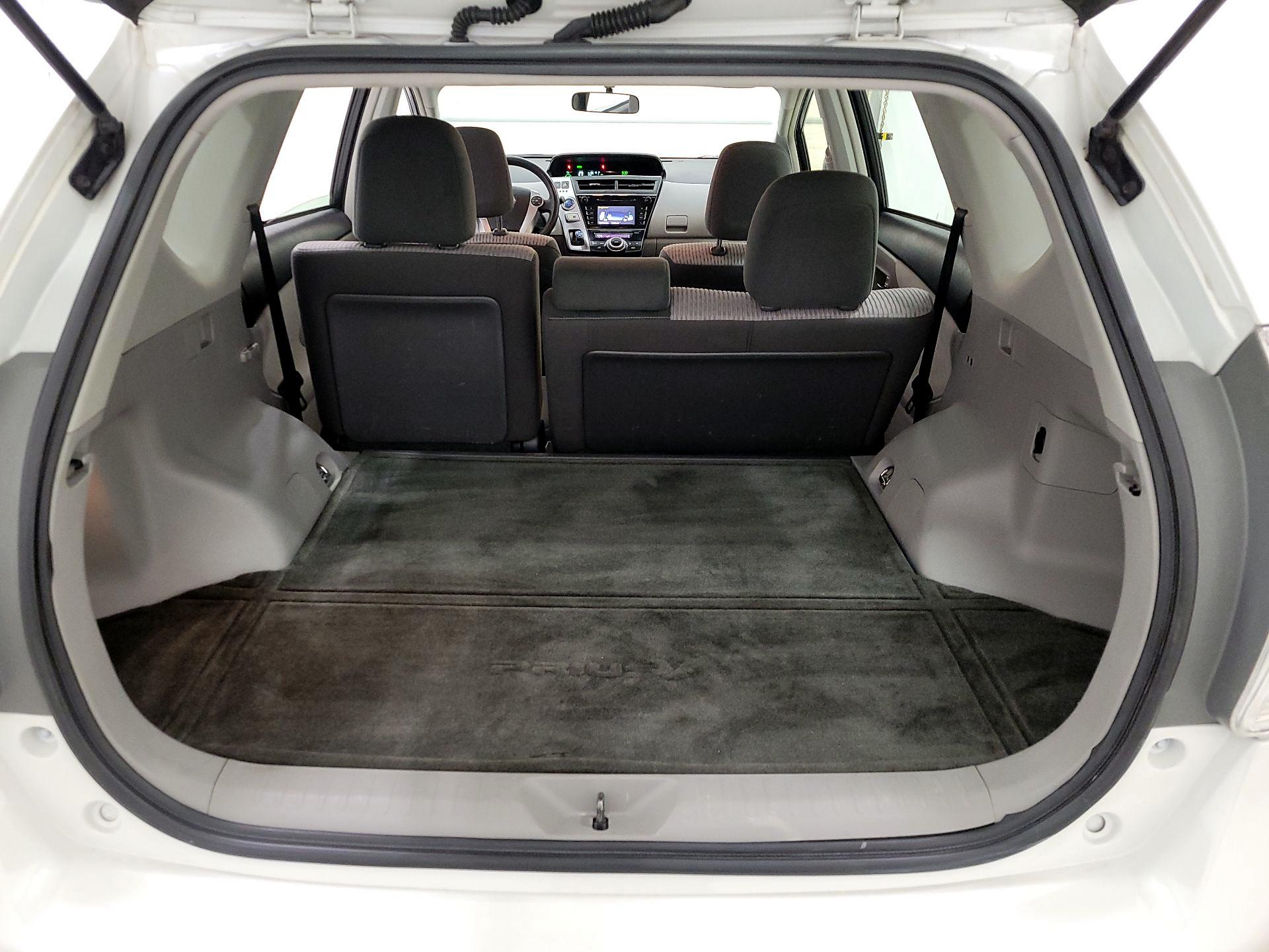 Thumbnail: 2016 Toyota Prius v - 20