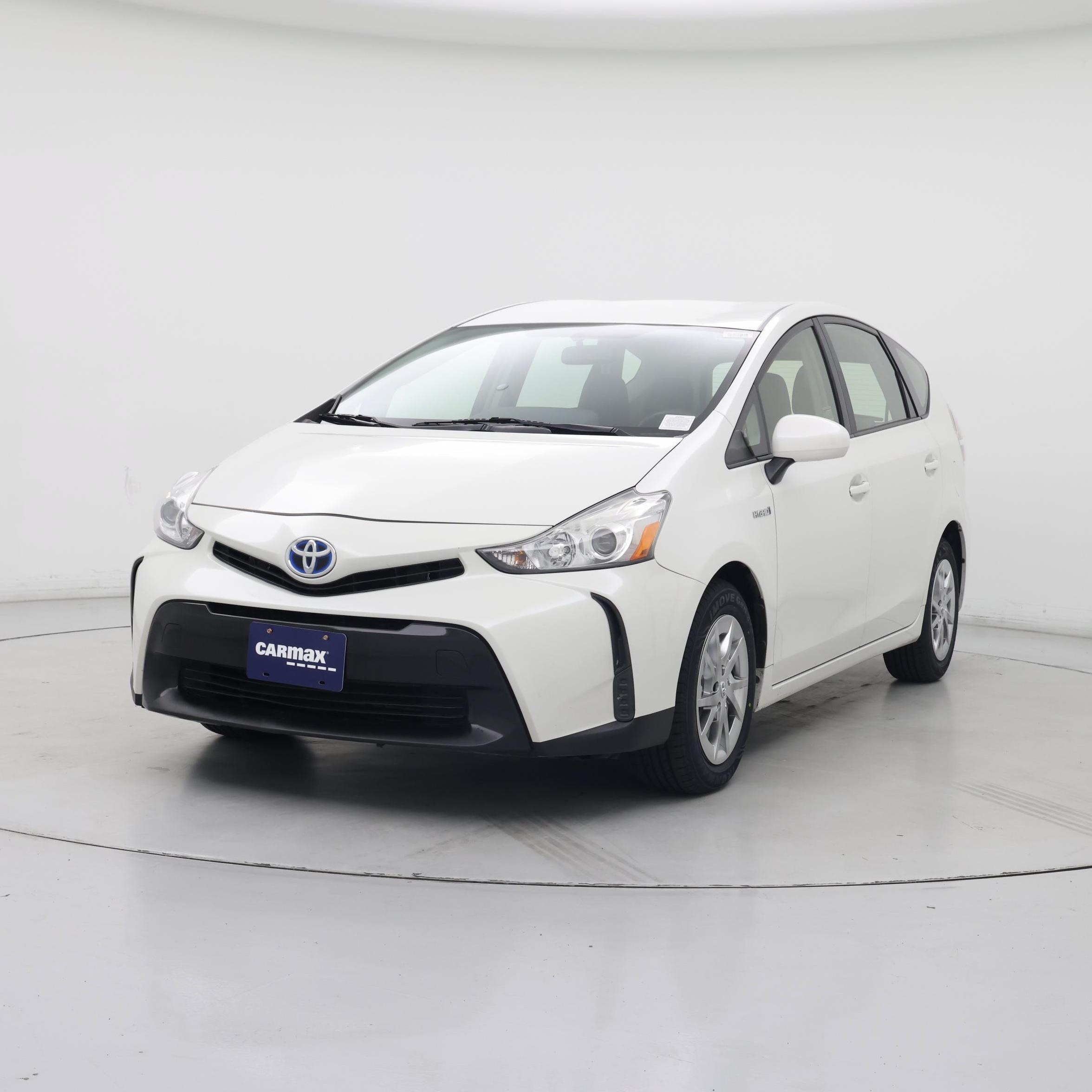 Thumbnail: 2016 Toyota Prius v - 4