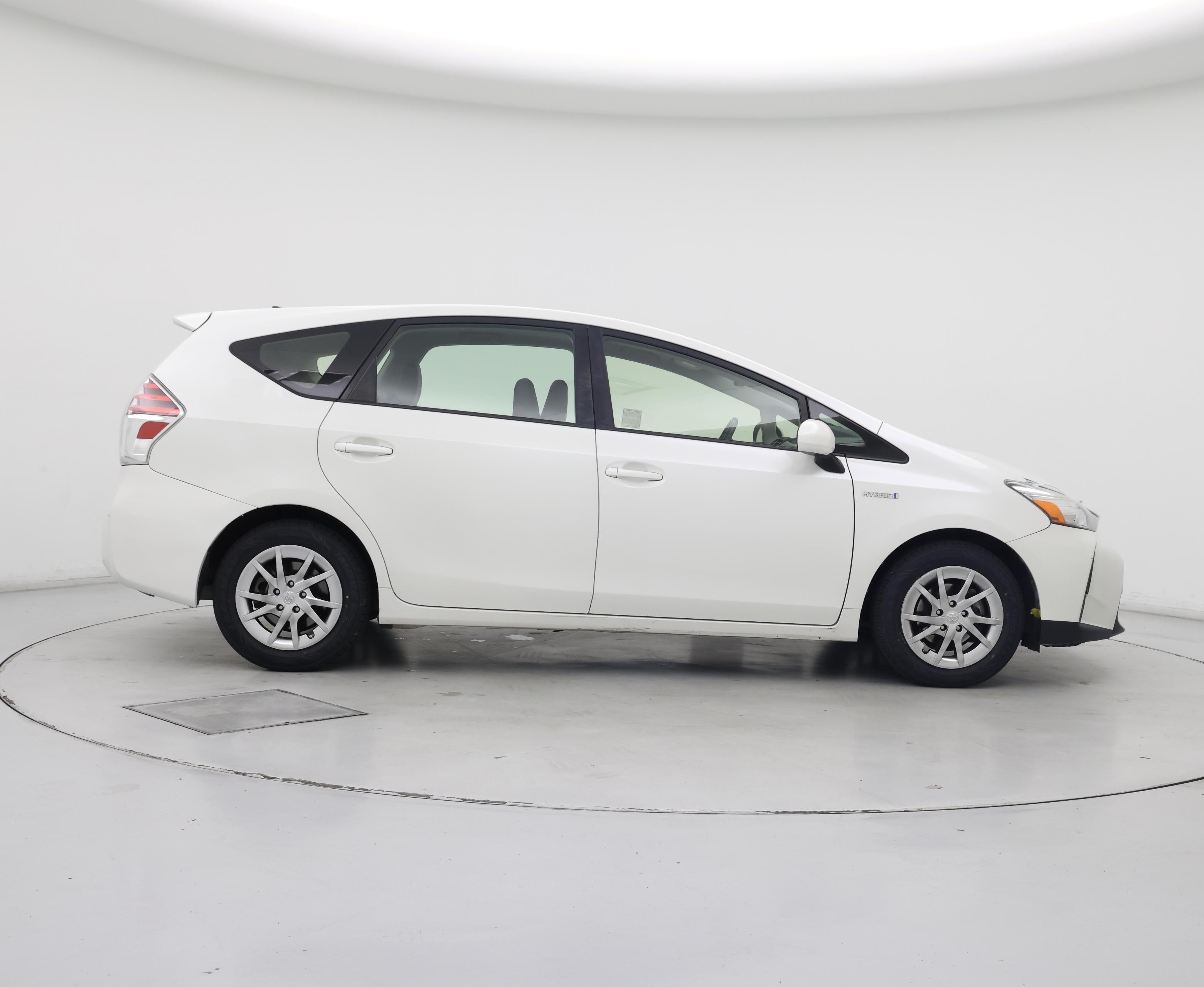 Thumbnail: 2016 Toyota Prius v - 7