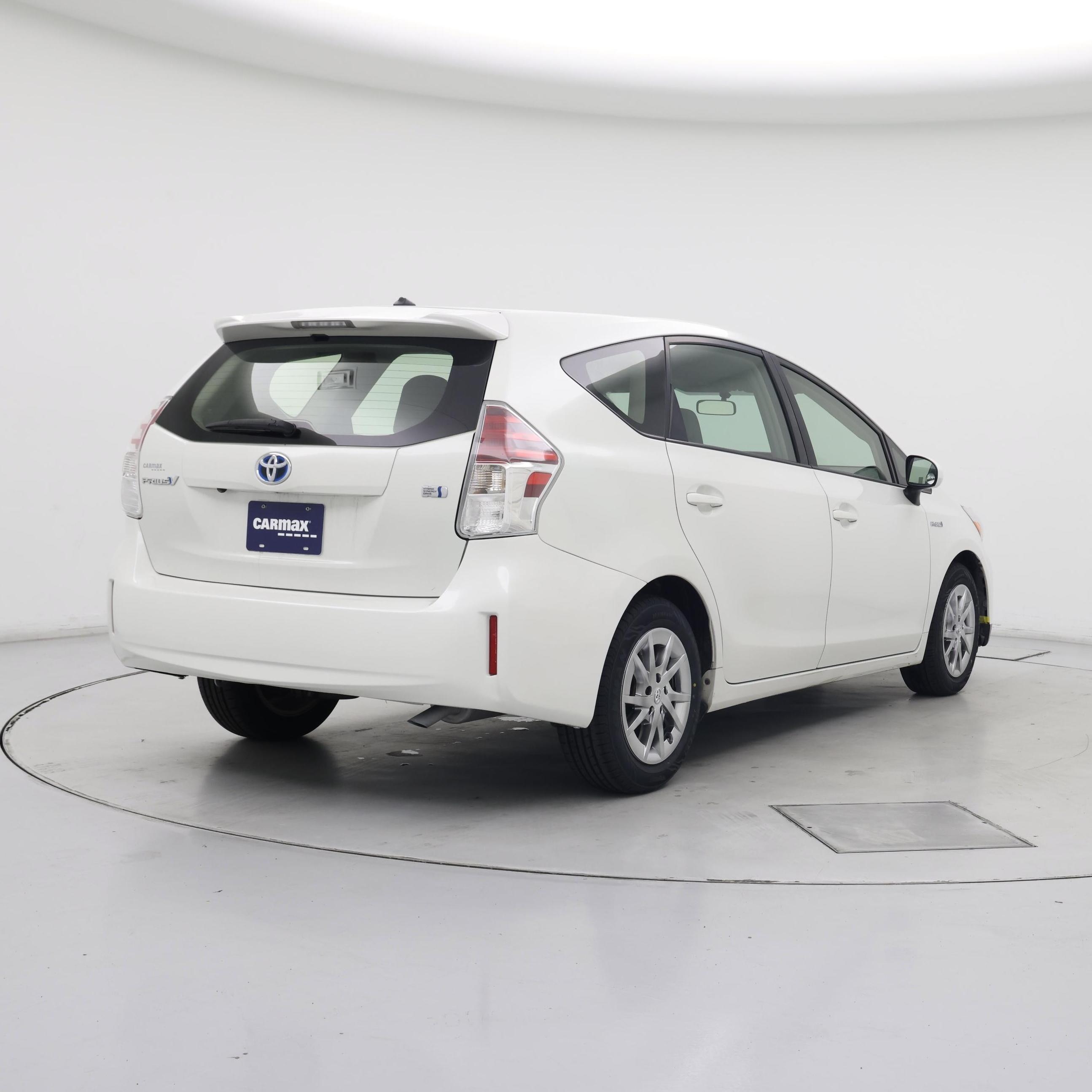 Thumbnail: 2016 Toyota Prius v - 8