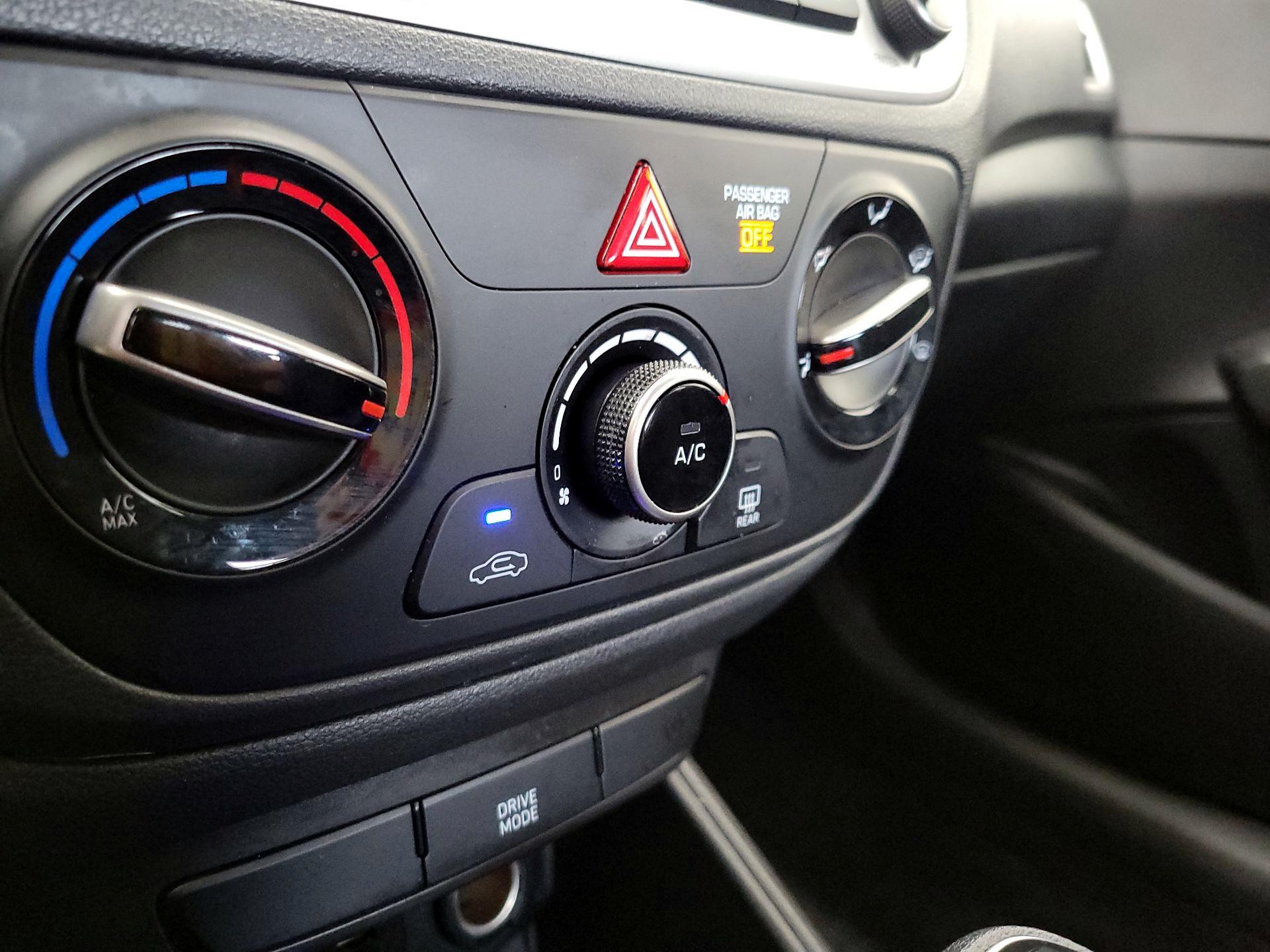 Thumbnail: 2022 Hyundai Accent - 16