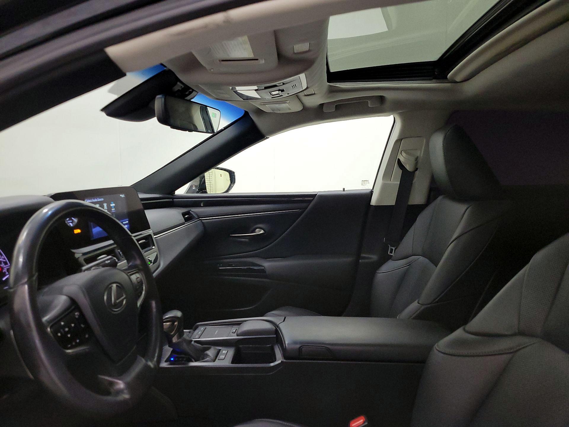 Thumbnail: 2022 Lexus ES - 19